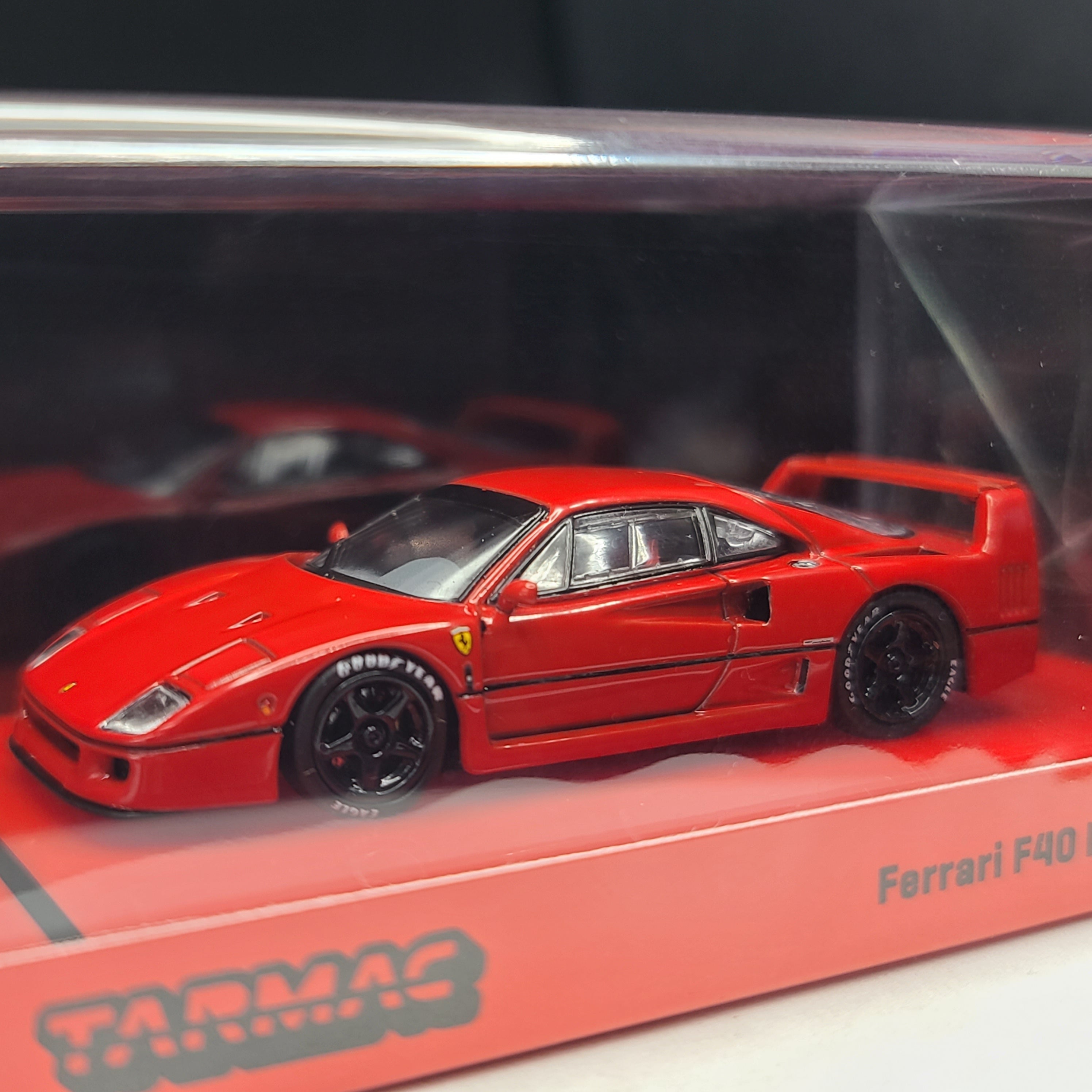 Tarmac Works / iXO - Ferrari F40 Lightweight, 1:64 Red (2024 Road64)
