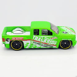 Hot Wheels - TREASURE HUNT - Chevy Silverado (2020 HW Basic - Rescue)