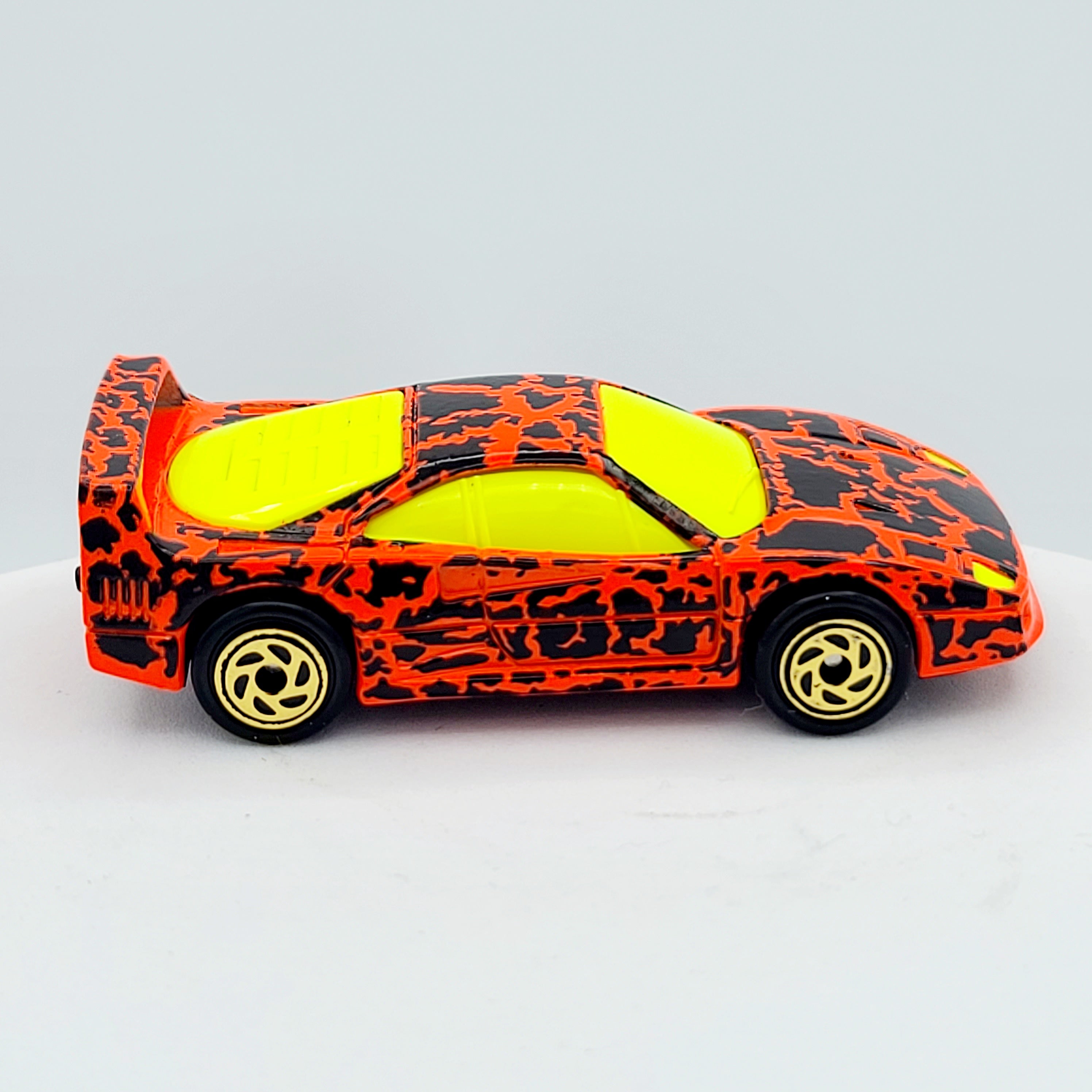 Matchbox Ferrari F40 (1994 MBX Basic 1-75)