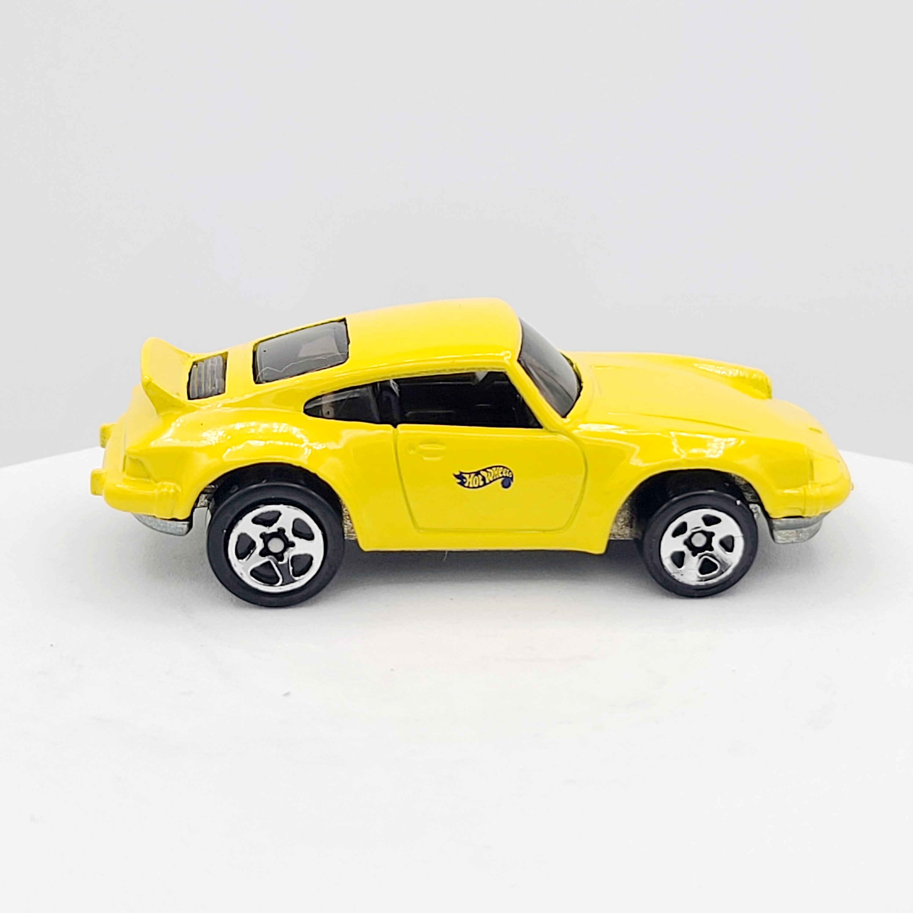 Hot Wheels Porsche P-911 (1999 HW Basic)