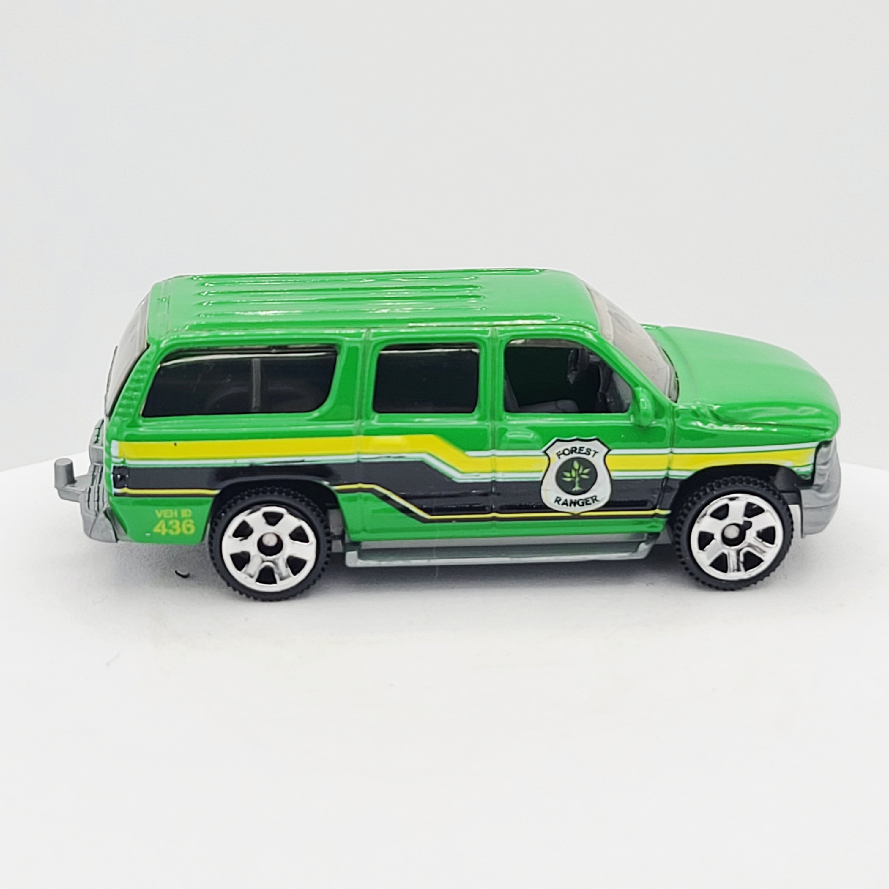 Matchbox '00 Chevrolet Suburban "Forest Ranger" (2013 MBX Outdoor 5 Pack - Multipack Exclusive)