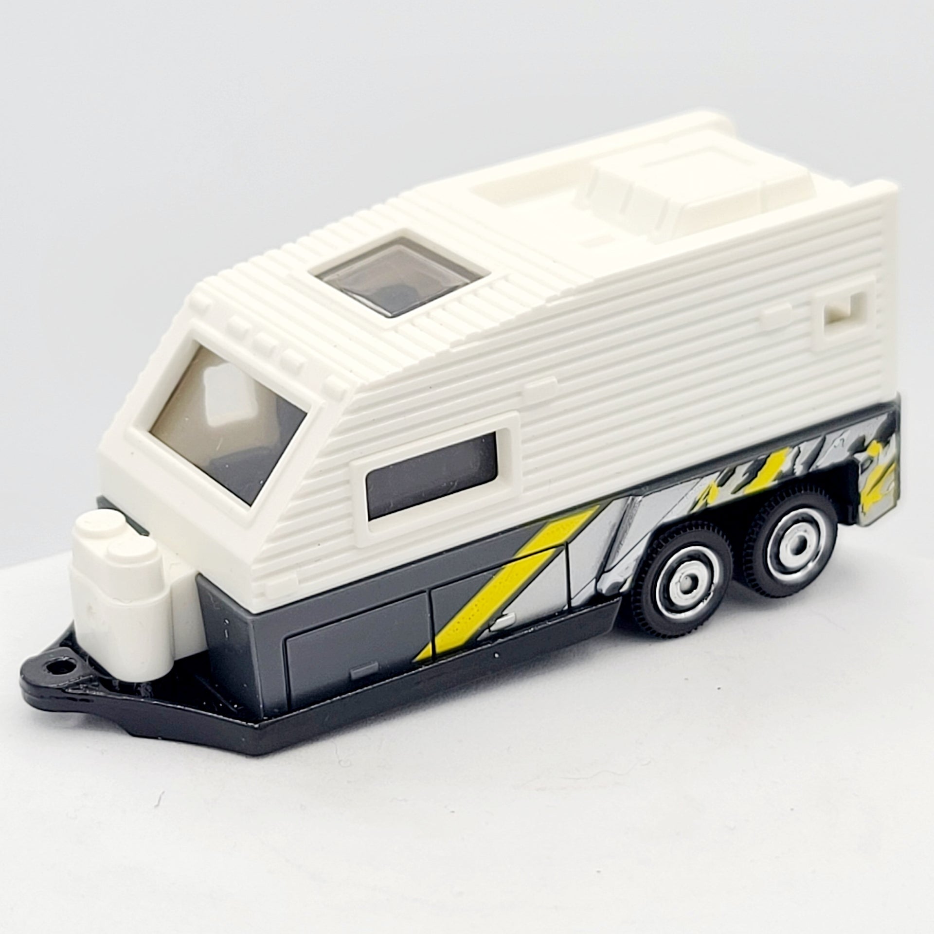Matchbox Travel Trailer Camper (2014 MBX Pack Exclusive Outdoor Sights)