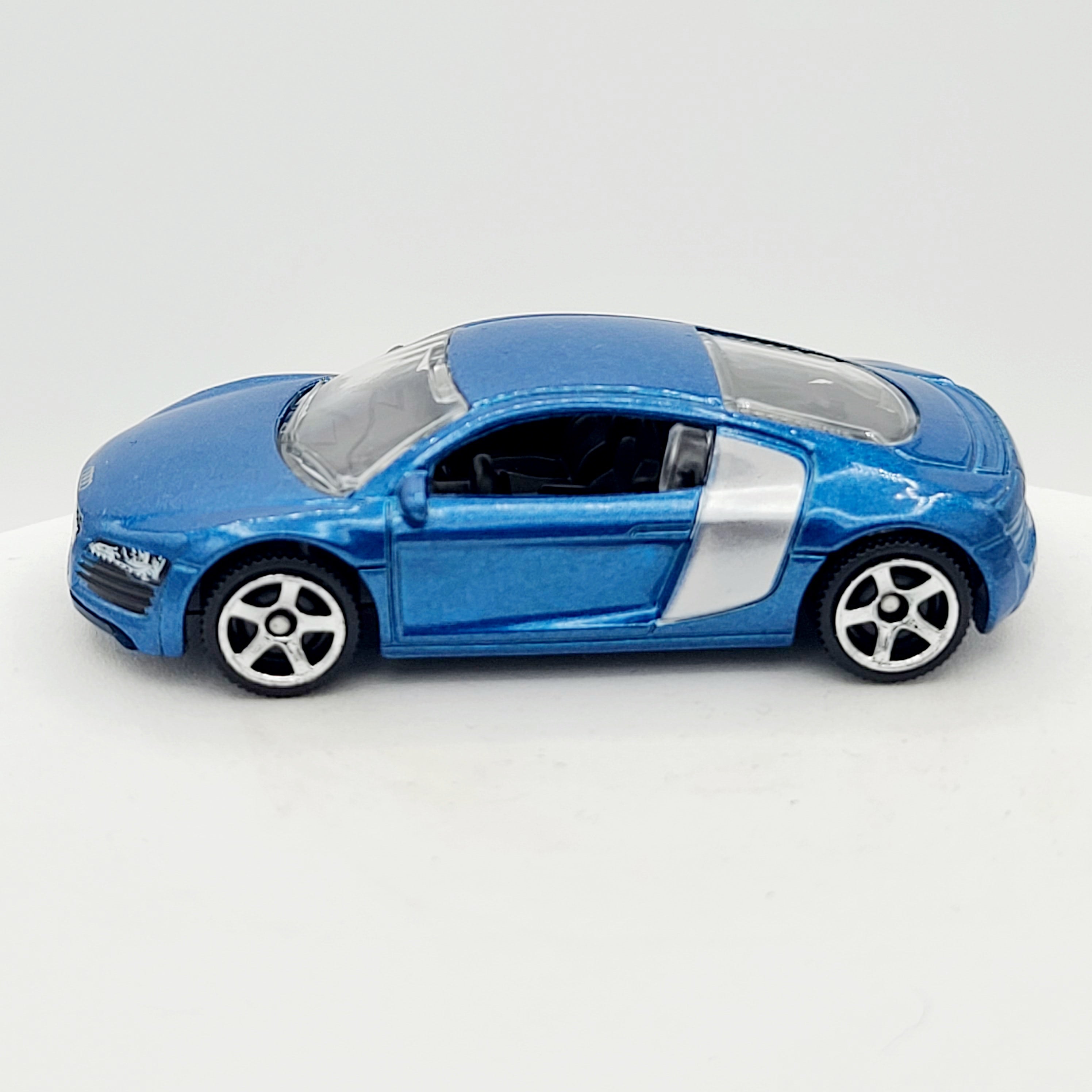 Matchbox '07 Audi R8 (2010 MBX 10 Pack Exclusive)