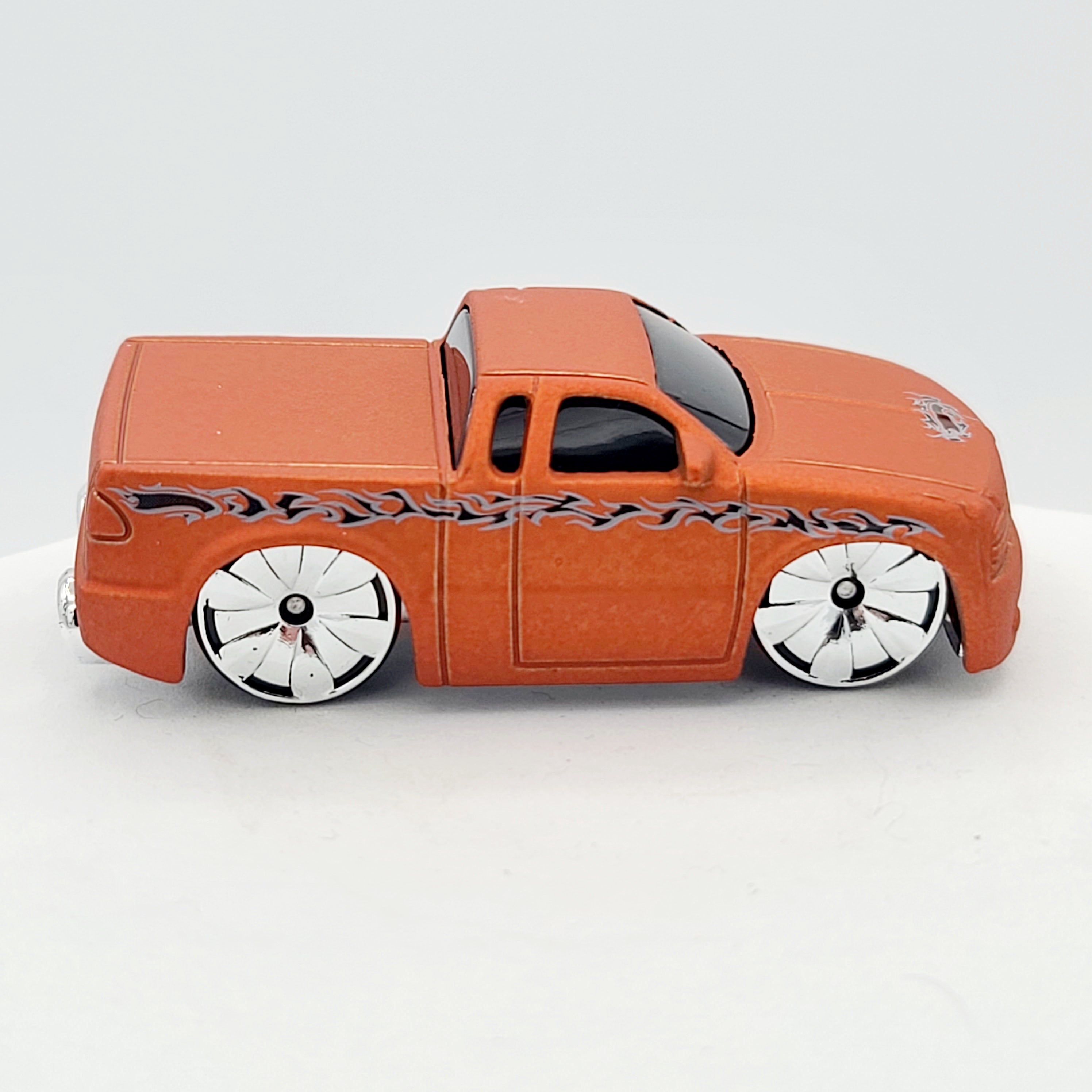 Hot Wheels Tooned Chevy S10 (2006 HW Basic - Twenty+)