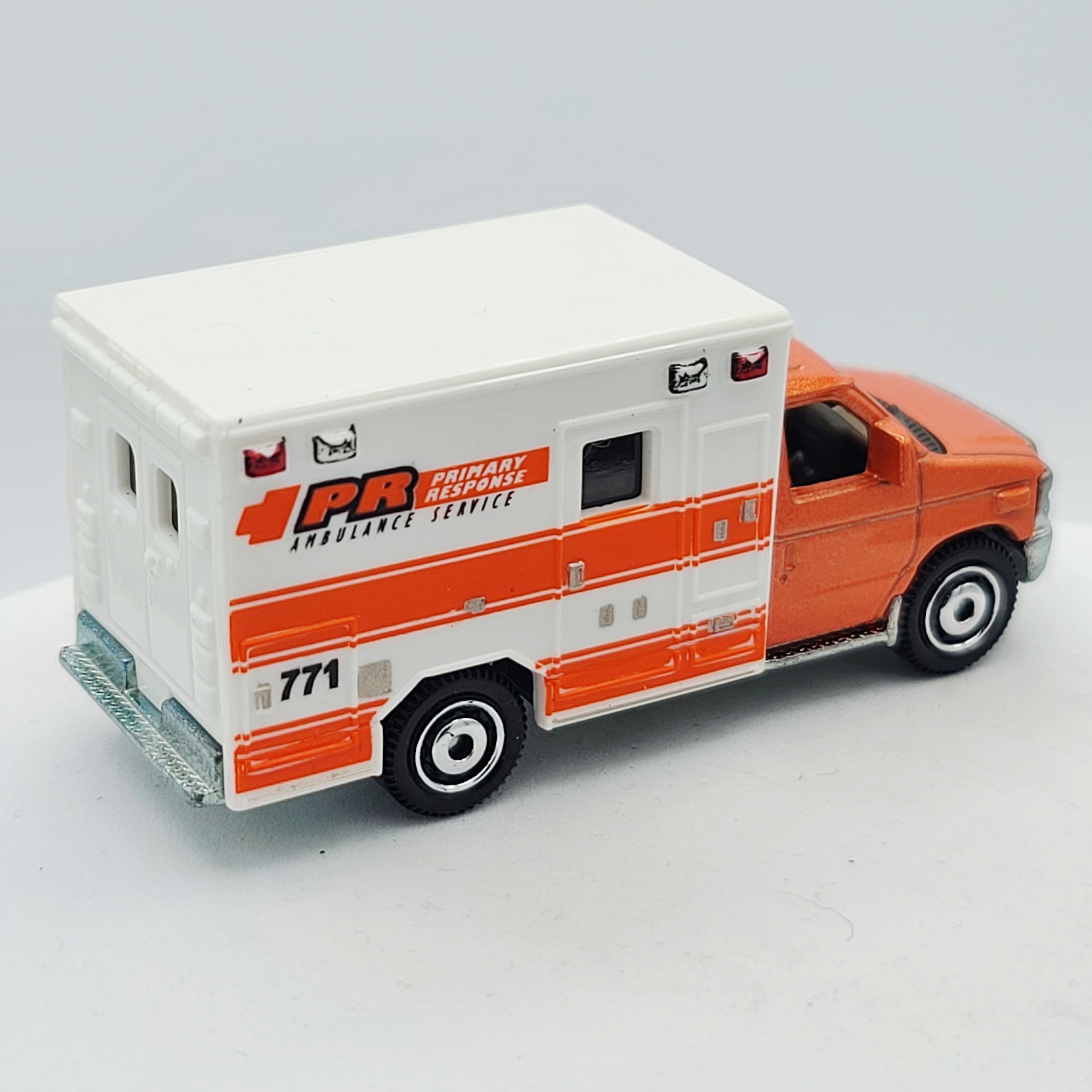 Matchbox '09 Ford F-350 Ambulance "Primary" (2009 MBX Basic - Emergency Response)
