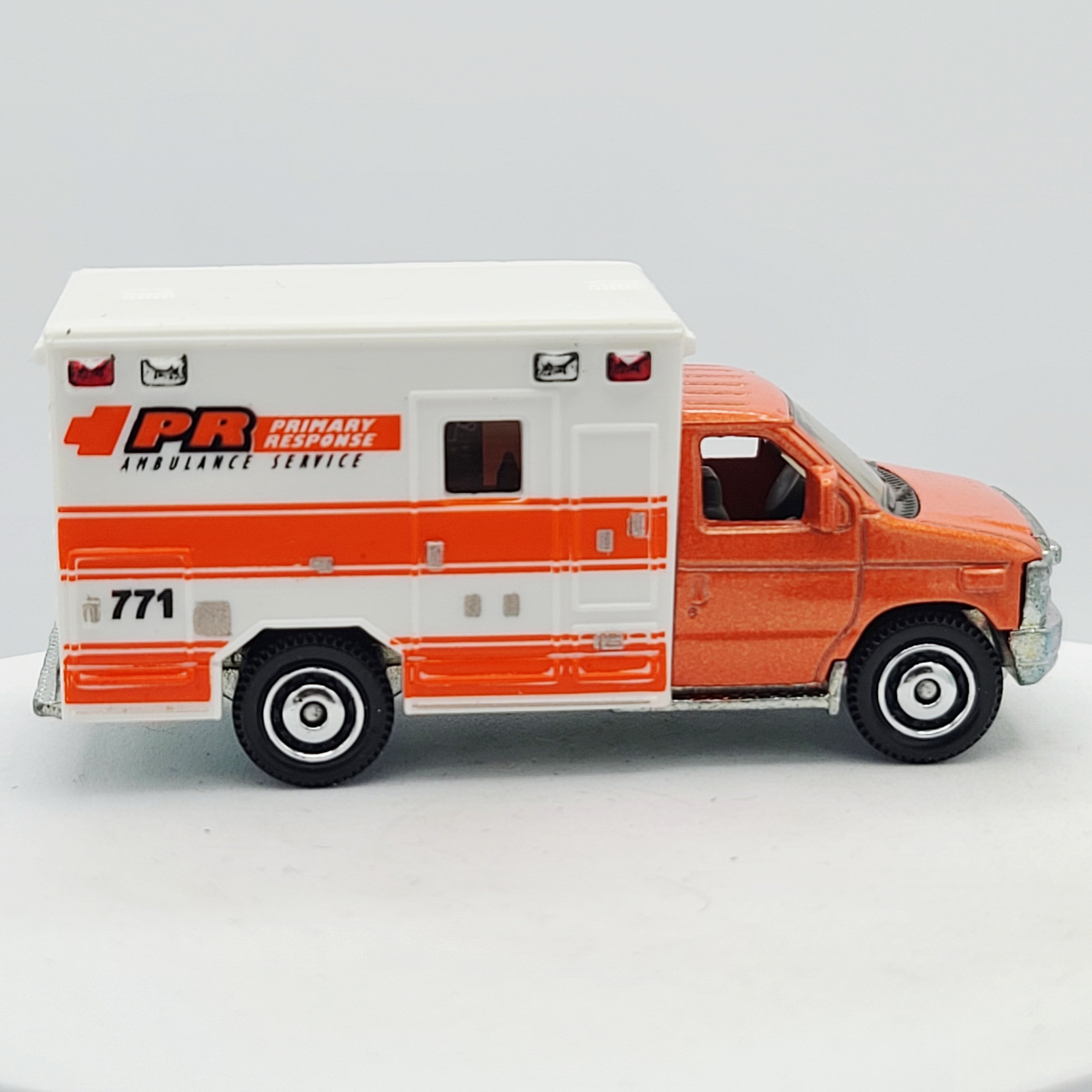 Matchbox '09 Ford F-350 Ambulance "Primary" (2009 MBX Basic - Emergency Response)
