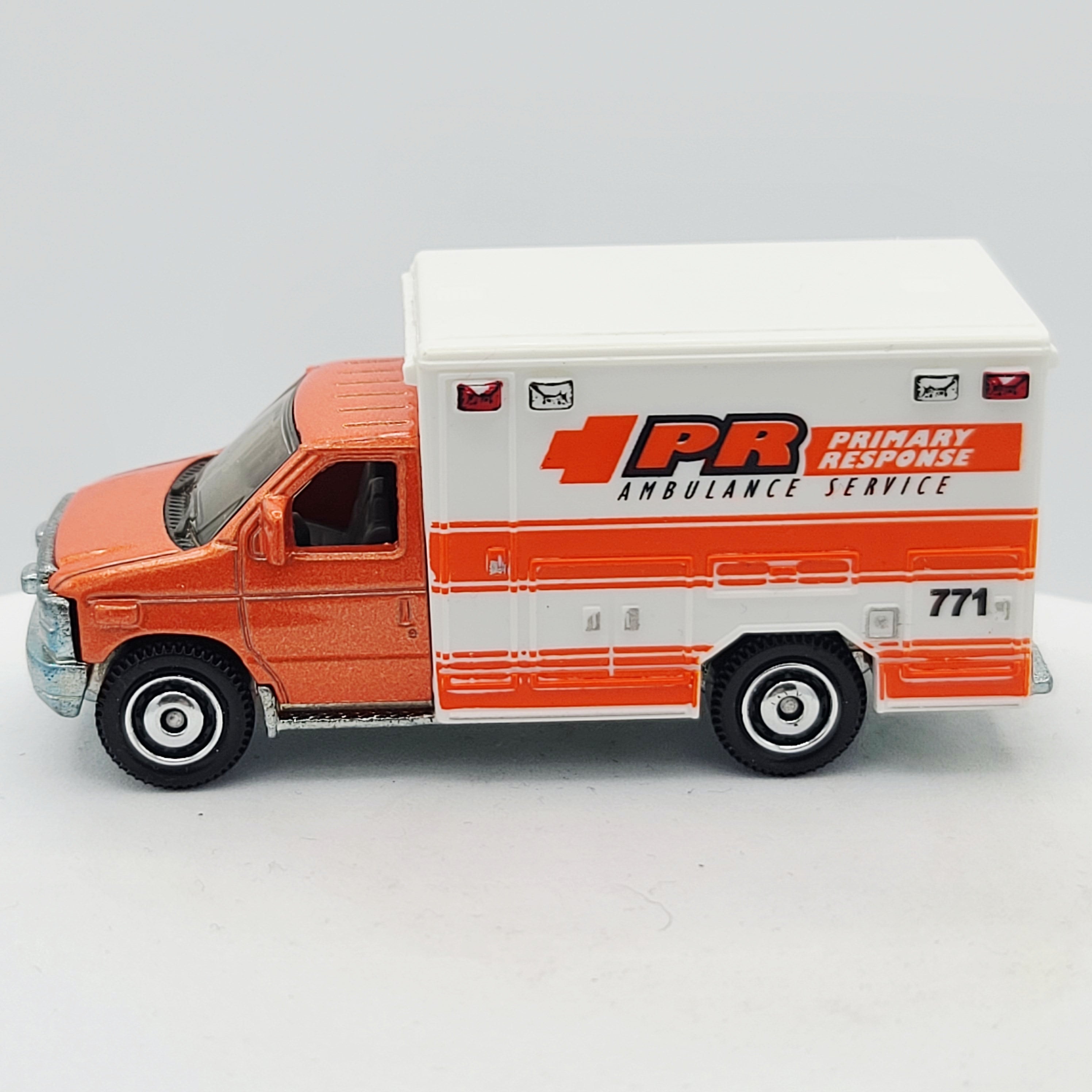 Matchbox '09 Ford F-350 Ambulance "Primary" (2009 MBX Basic - Emergency Response)