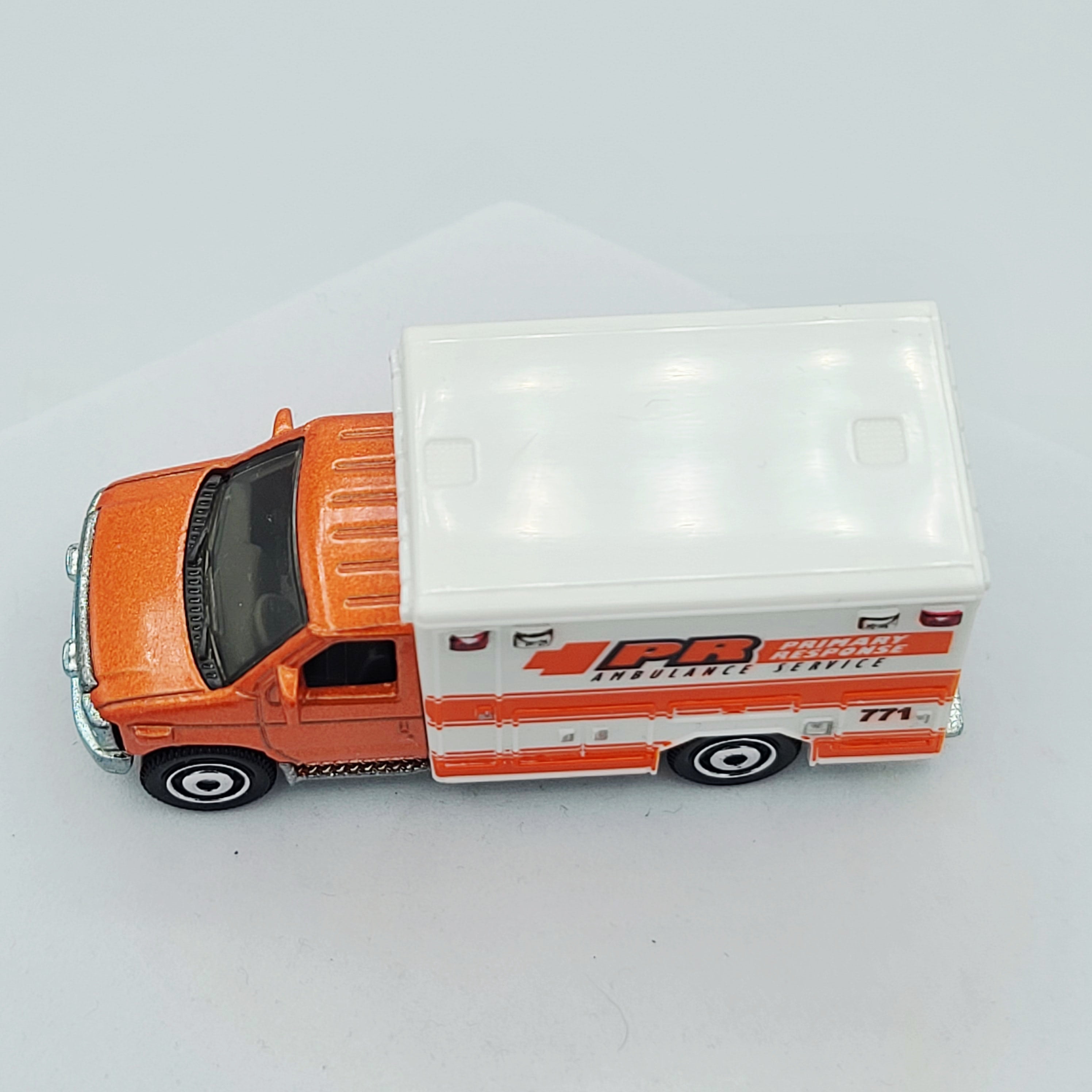 Matchbox '09 Ford F-350 Ambulance "Primary" (2009 MBX Basic - Emergency Response)