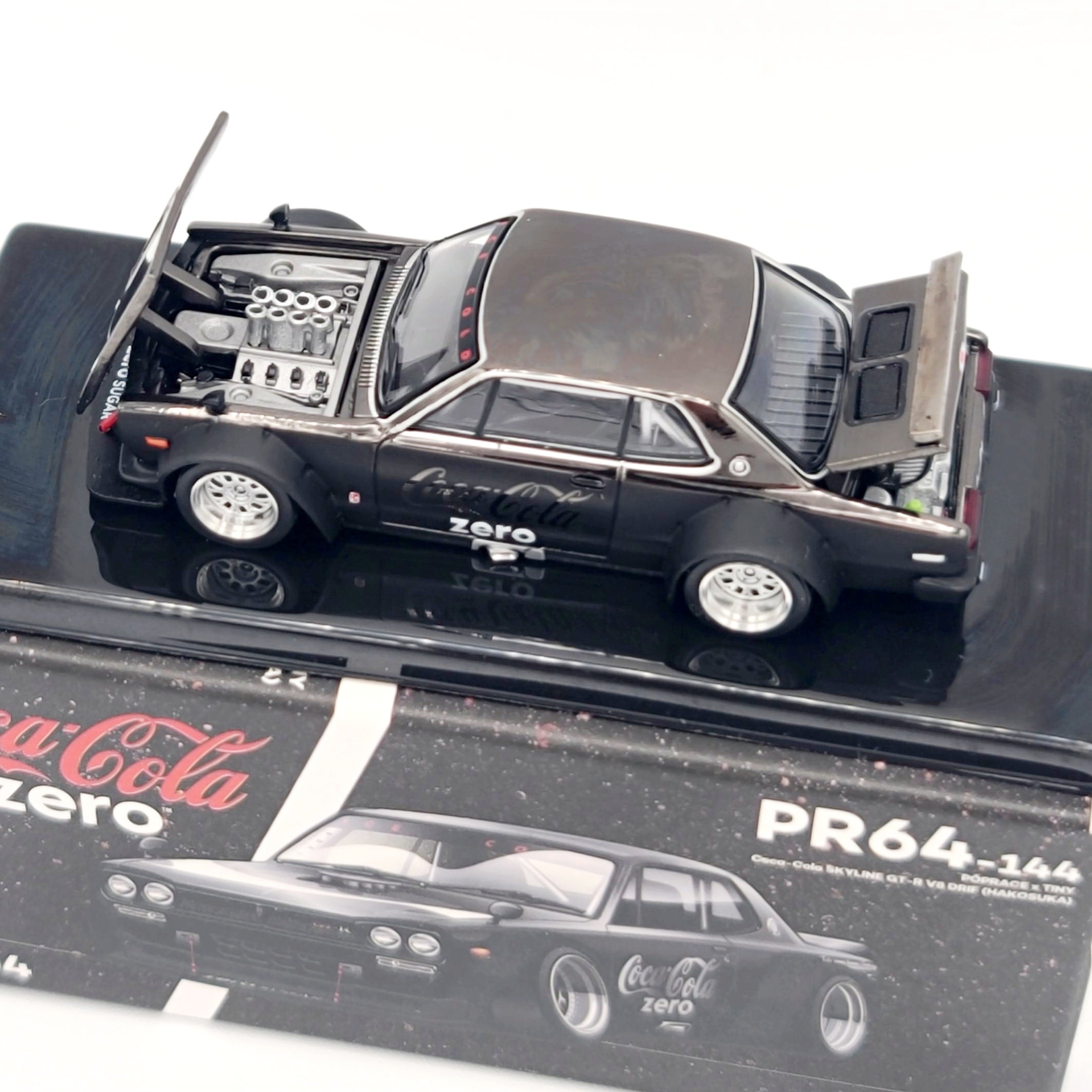 Pop Race Nissan Skyline GT-R V8 Drift Hakosuka - 1:64, Coca-Cola Zero (2025 Limited Edition)