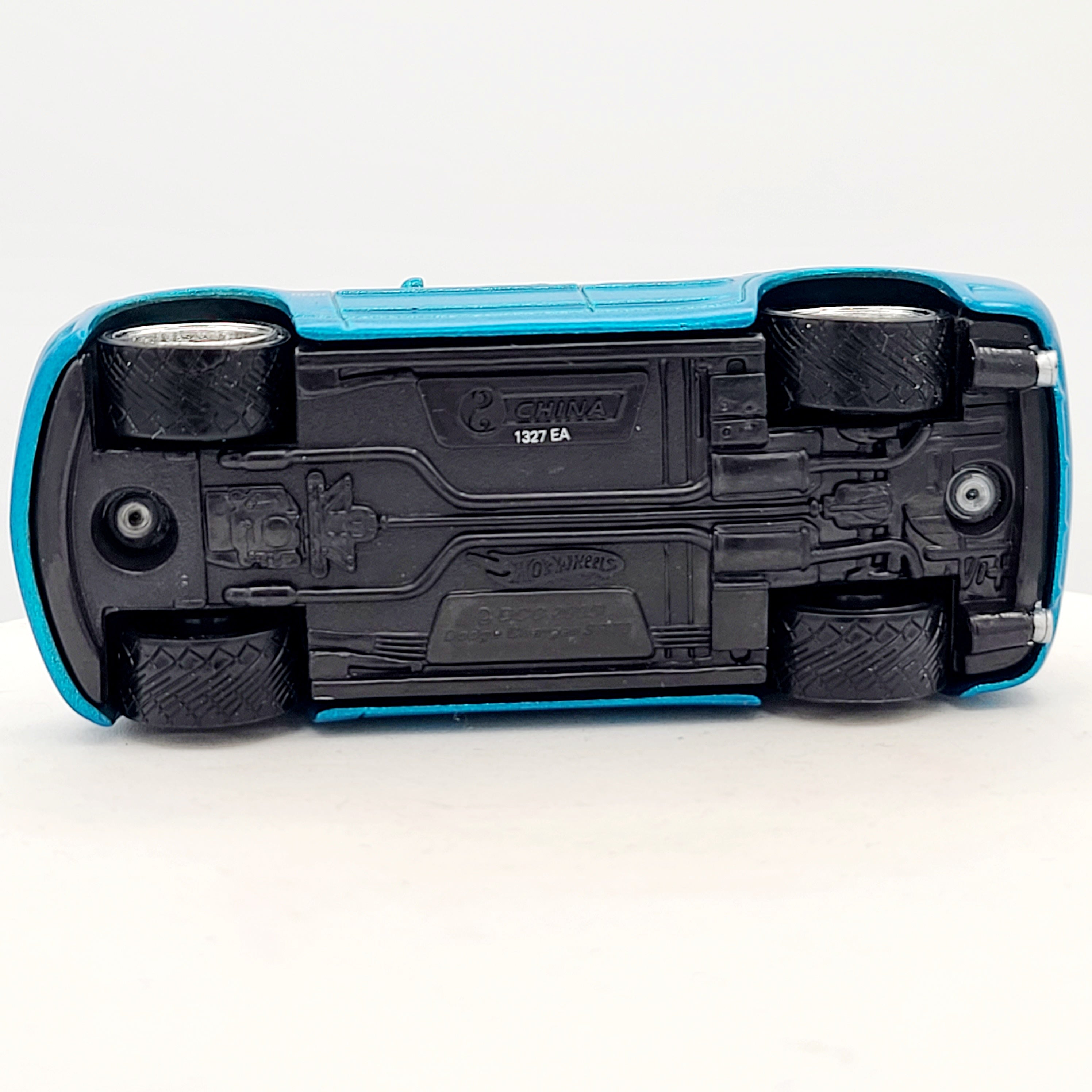 Hot Wheels '06 Dodge Charger SRT8 - 1:50 (2006 G Machines - Pure Vision Series 1)