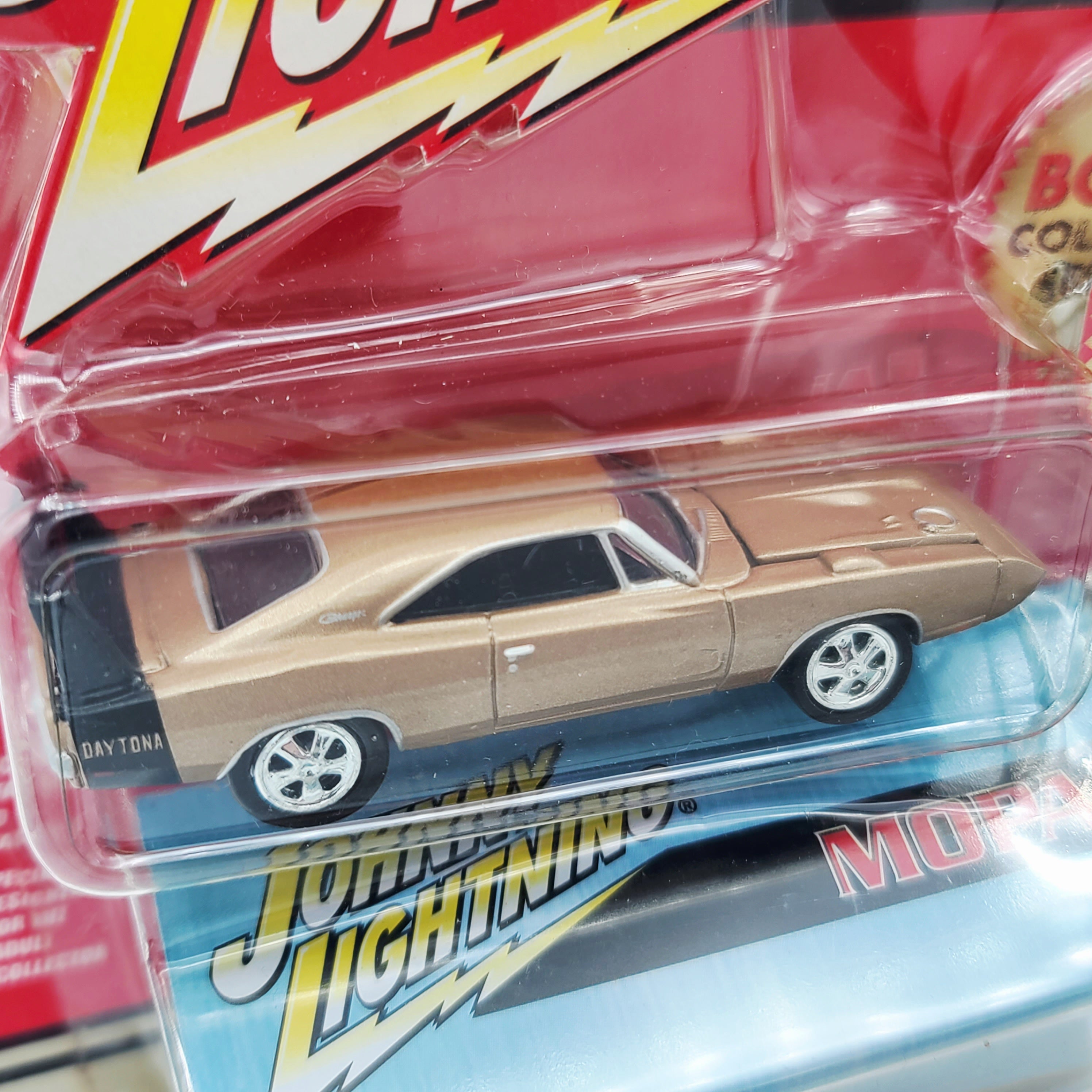 Johnny Lightning '69 Dodge Daytona w/ Storage Tin - 1:64 (2001 Pro Collector Series - Mopar)