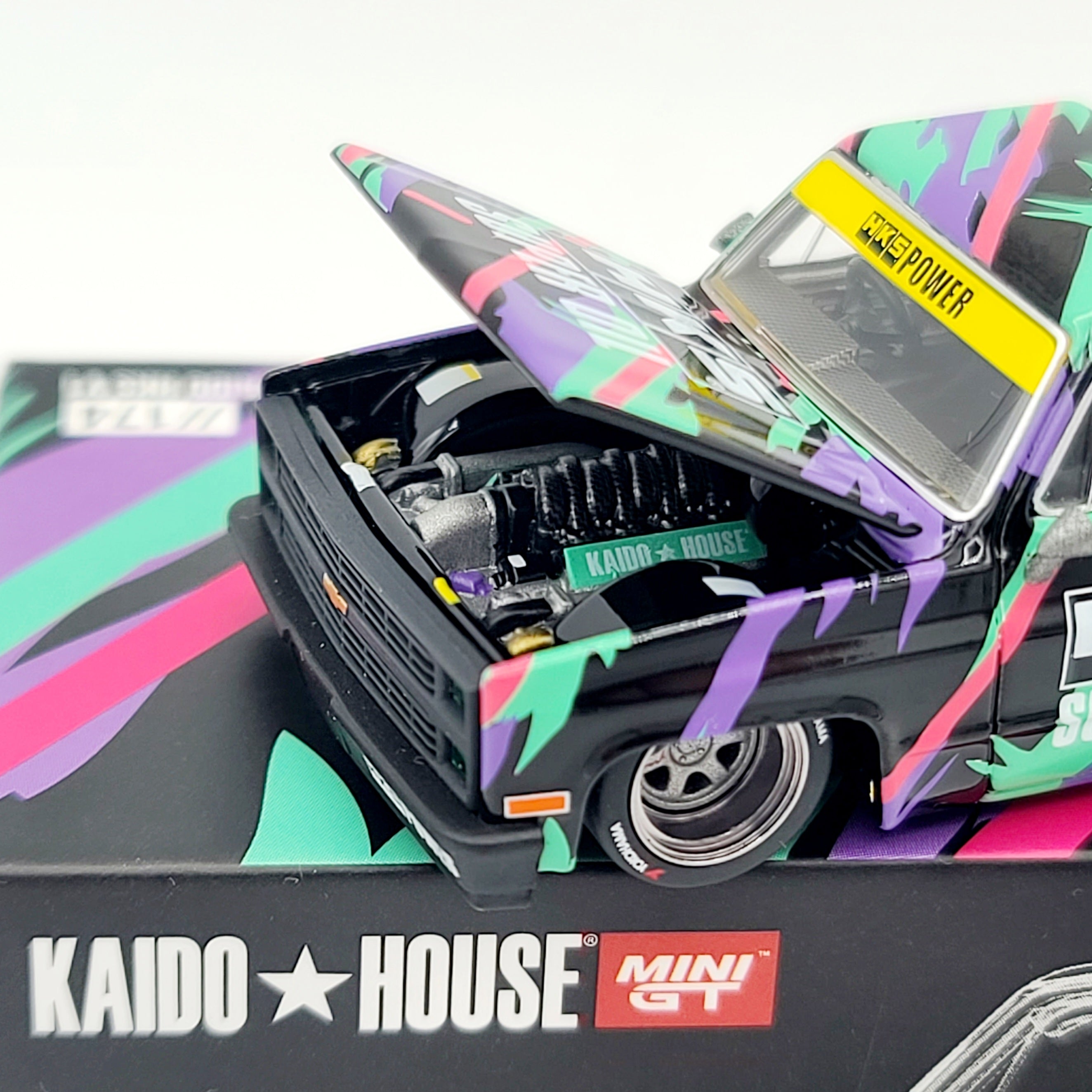 Kaido House x Mini GT '83 Chevrolet Silverado Kaido HKS V1 - 1:64 (2025 Limited Edition)