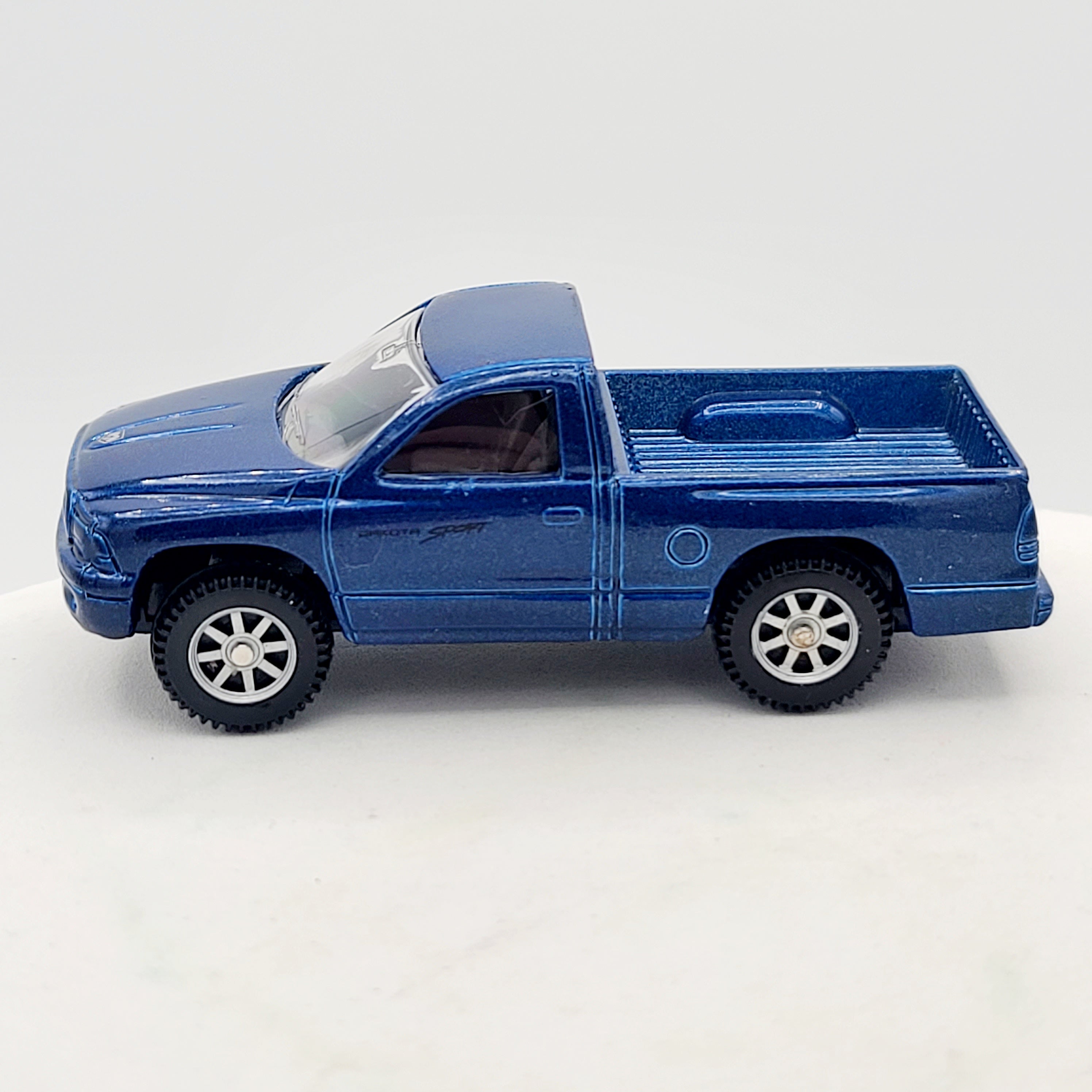 Maisto Dodge Dakota Sport Pickup Truck - Approx. 1:64, Blue (Speed Wheels / Road & Track)