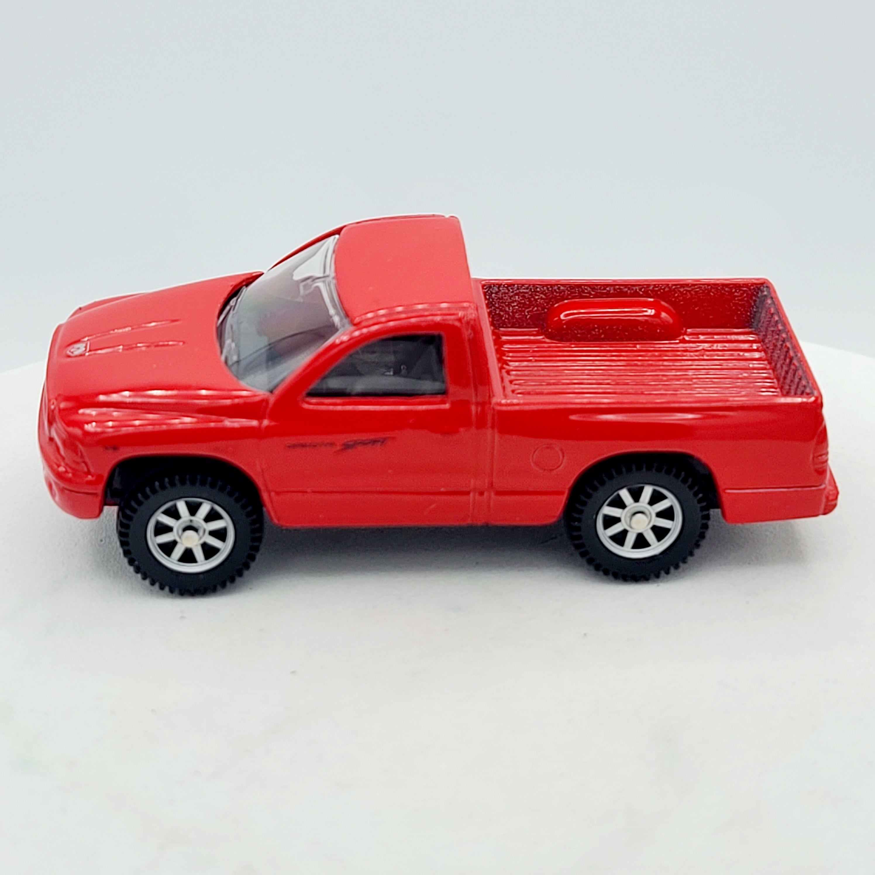 Maisto Dodge Dakota Sport Pickup Truck - Approx. 1:64, Red (Speed Wheels / Road & Track)