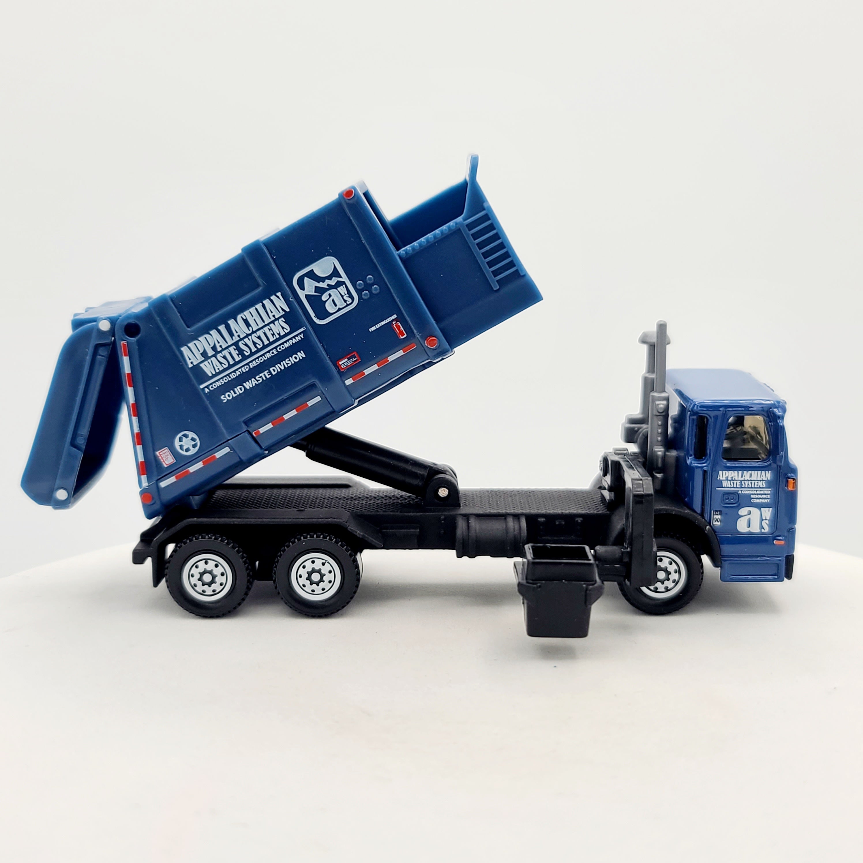 Matchbox Autocar ACX Garbage Truck "Appalachian Waste" (2009 Real Working Rigs)