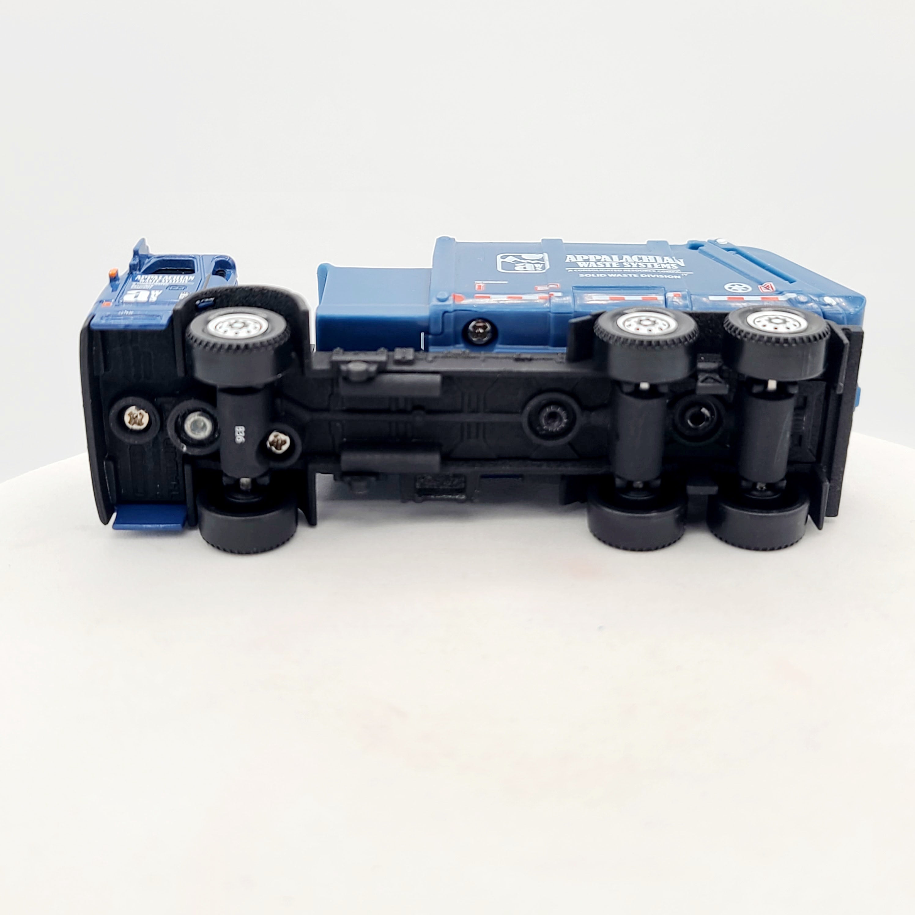 Matchbox Autocar ACX Garbage Truck 