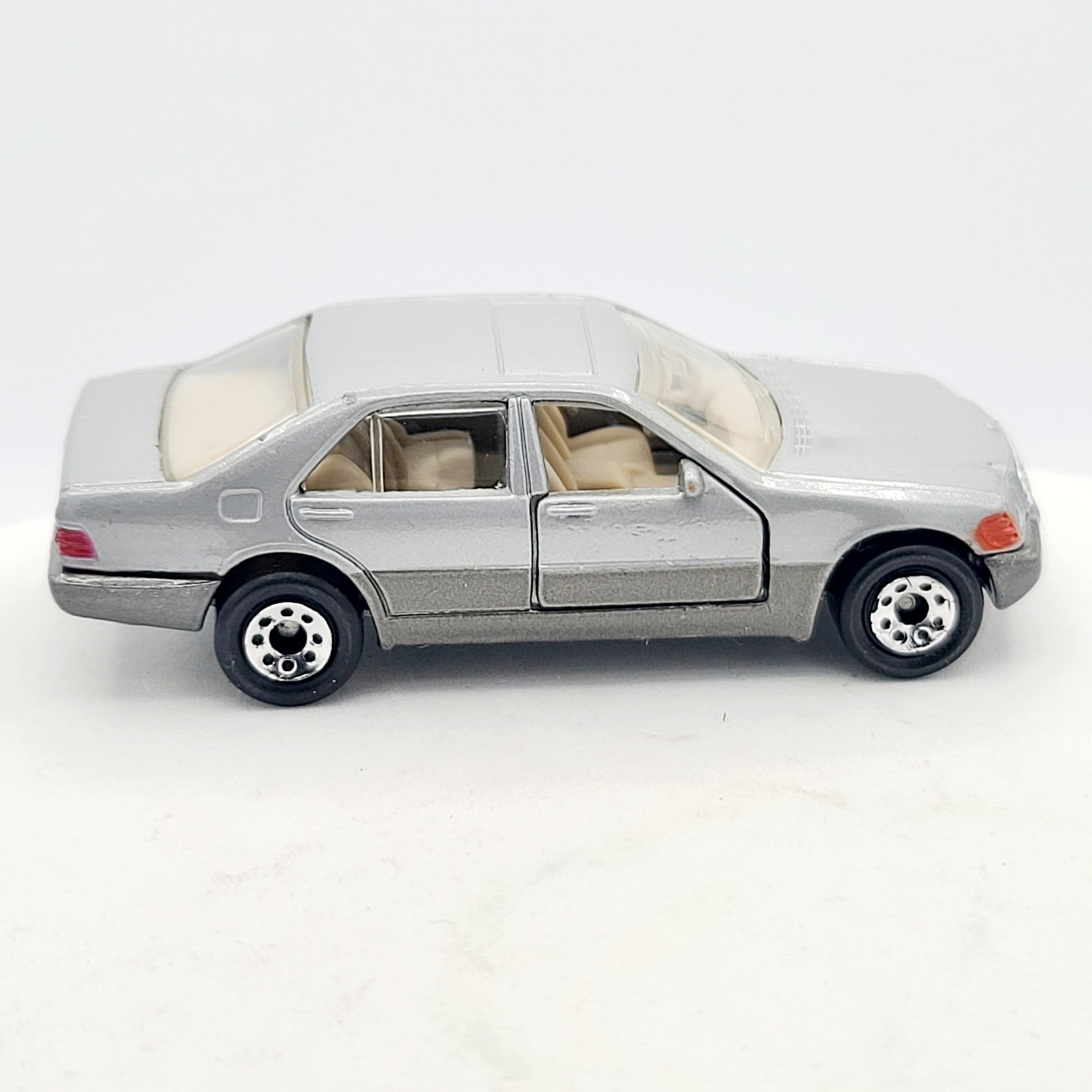 Matchbox Mercedes-Benz 600 SEL *Thailand Base* (1993 MBX Basic - ROW 1-75)