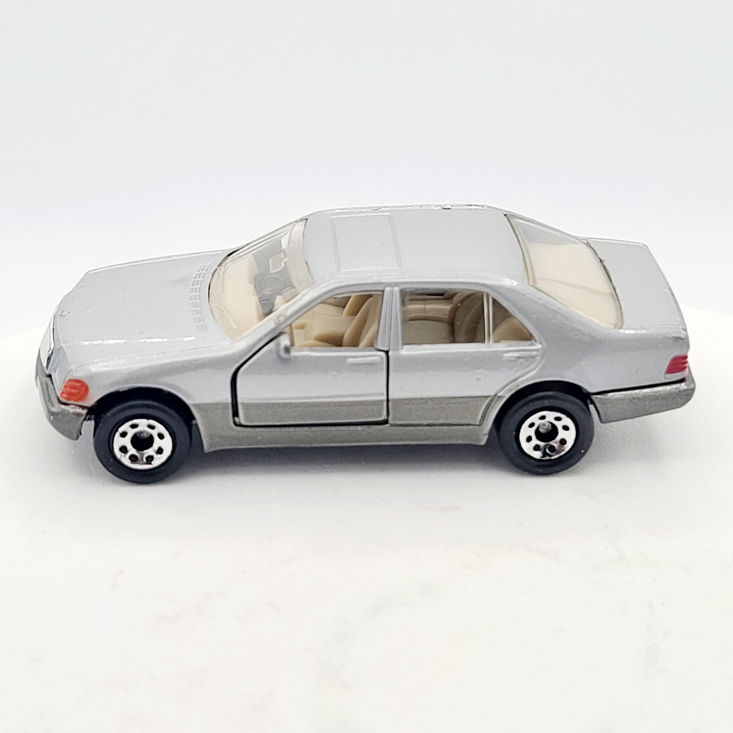 Matchbox Mercedes-Benz 600 SEL *Thailand Base* (1993 MBX Basic - ROW 1-75)