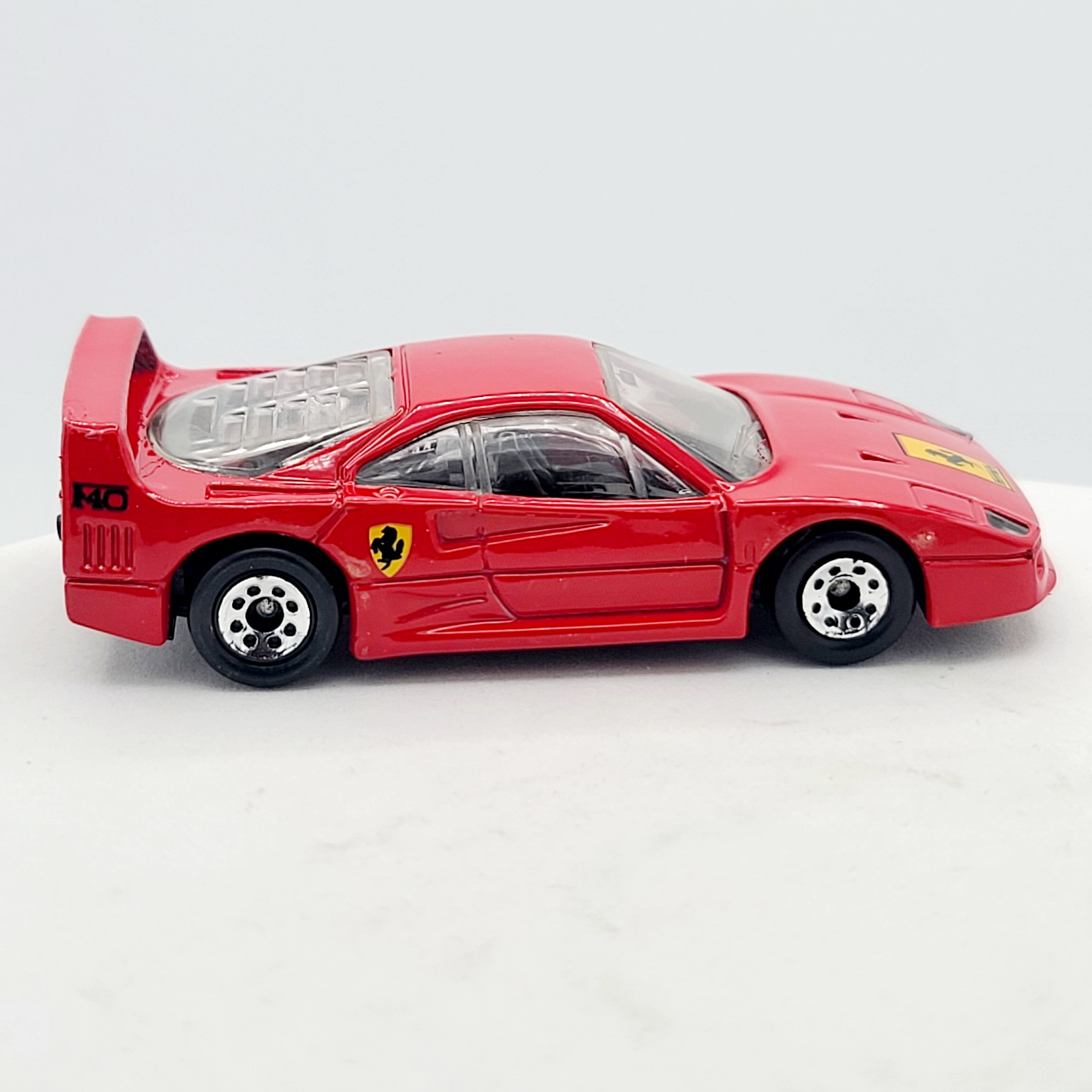 Matchbox Ferrari F40 (1989-1992 MBX Basic 1-75)
