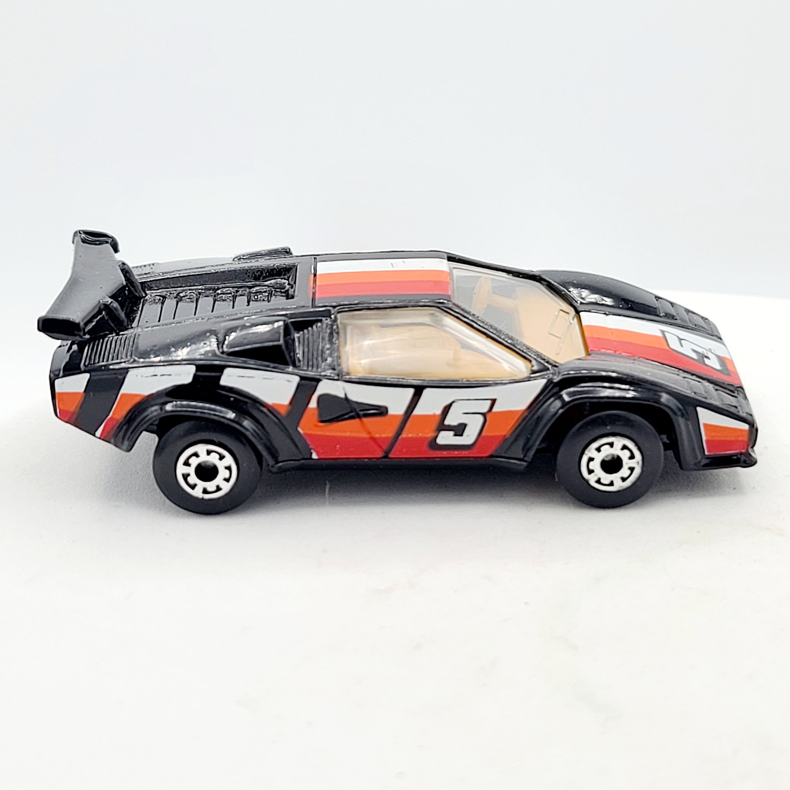 Matchbox Lamborghini Countach LP500S (1986-1987 MBX Basic 1-75)