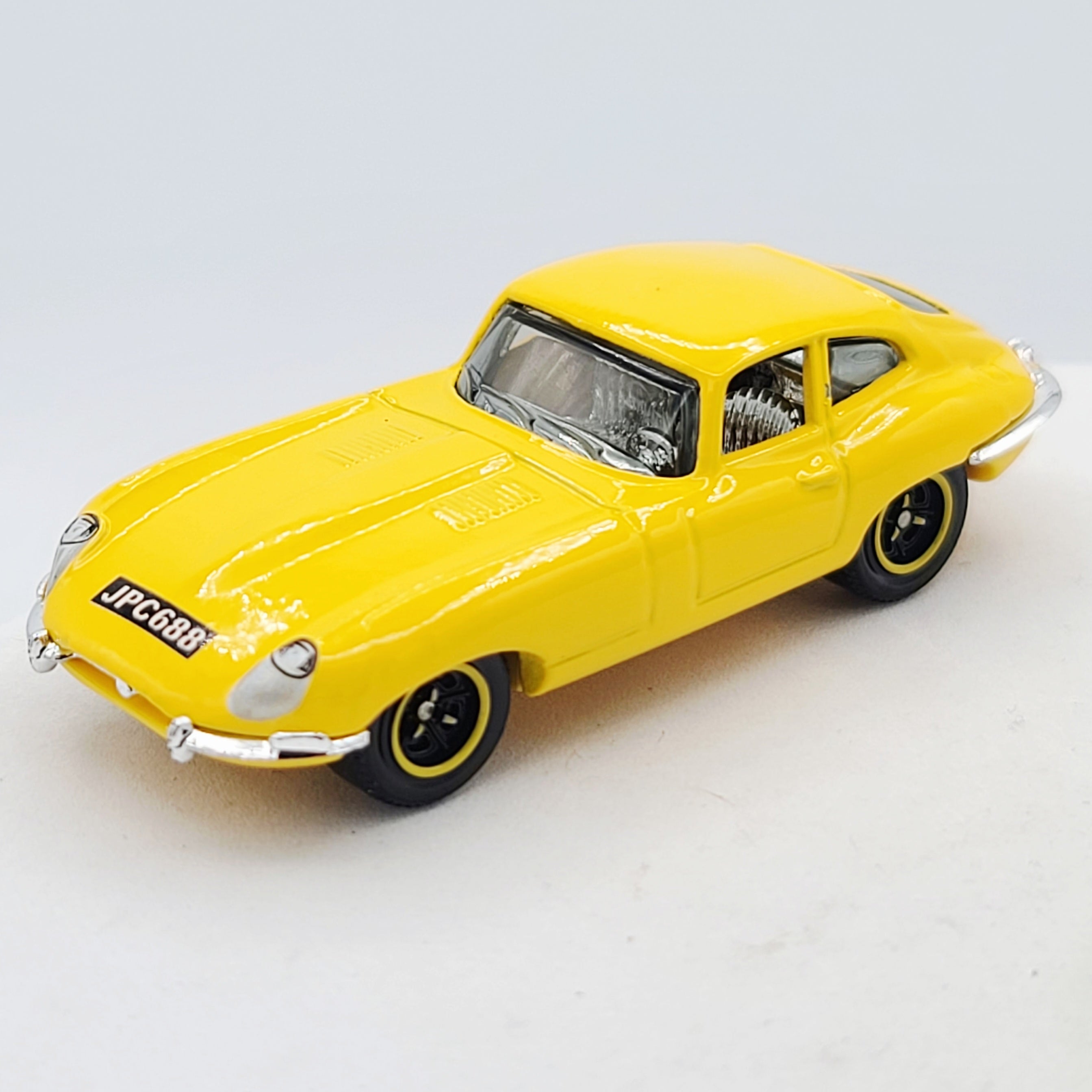 Matchbox '61 Jaguar E-Type Coupe - Yellow (2009 MBX Basic - Heritage Classics)