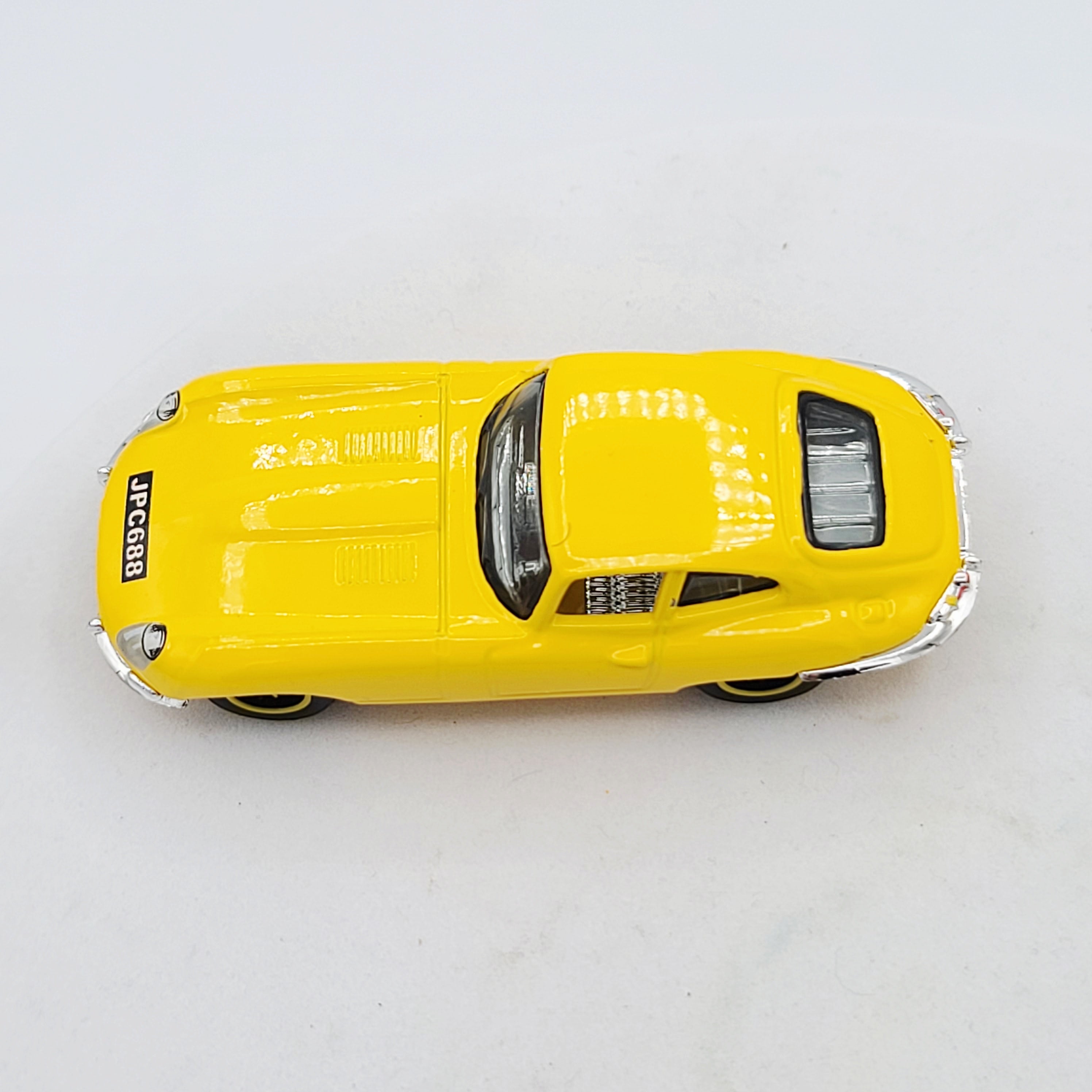 Matchbox '61 Jaguar E-Type Coupe - Yellow (2009 MBX Basic - Heritage Classics)
