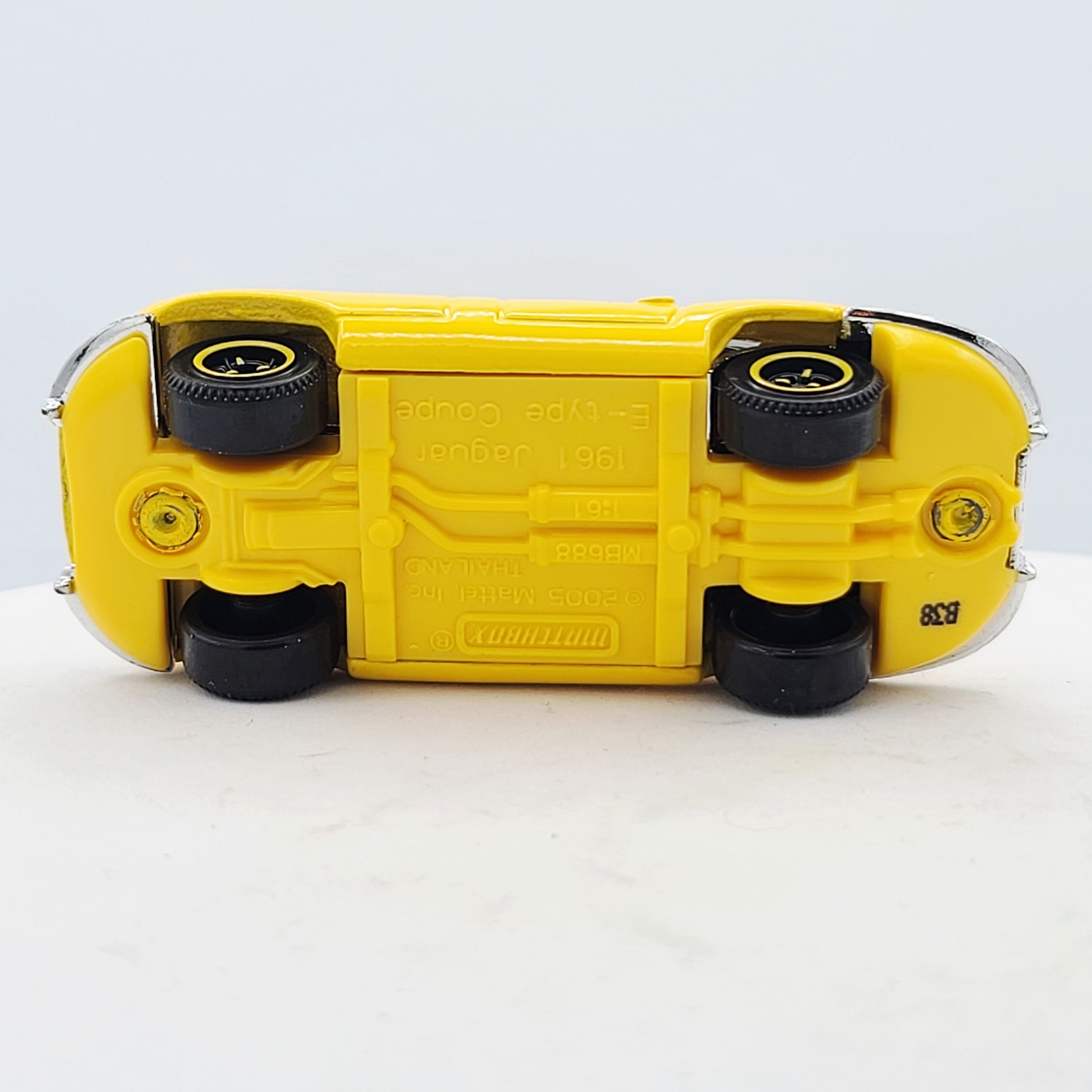 Matchbox '61 Jaguar E-Type Coupe - Yellow (2009 MBX Basic - Heritage Classics)