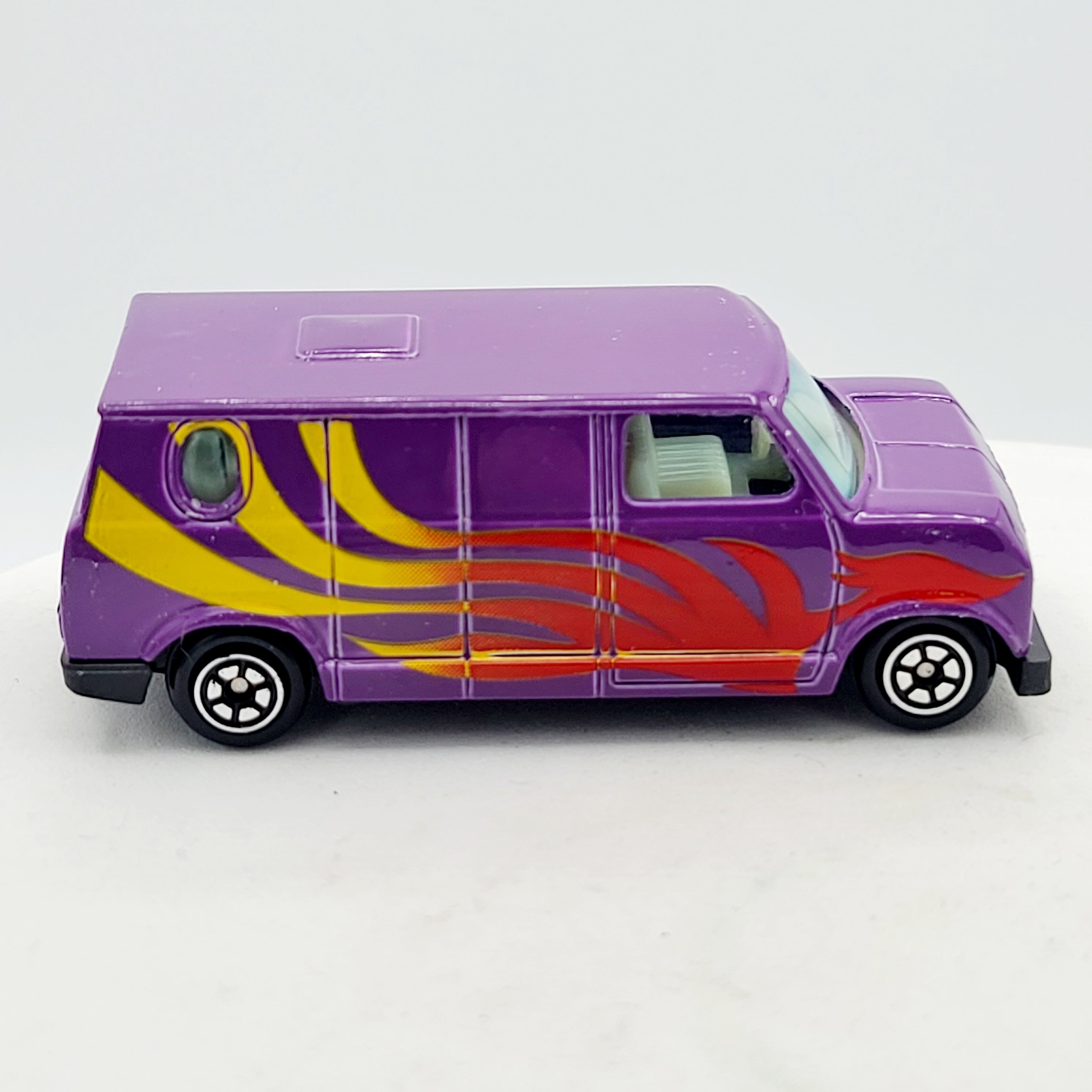 Yatming Ford Econoline Van No. 1501 - Approx. 1:64, Purple