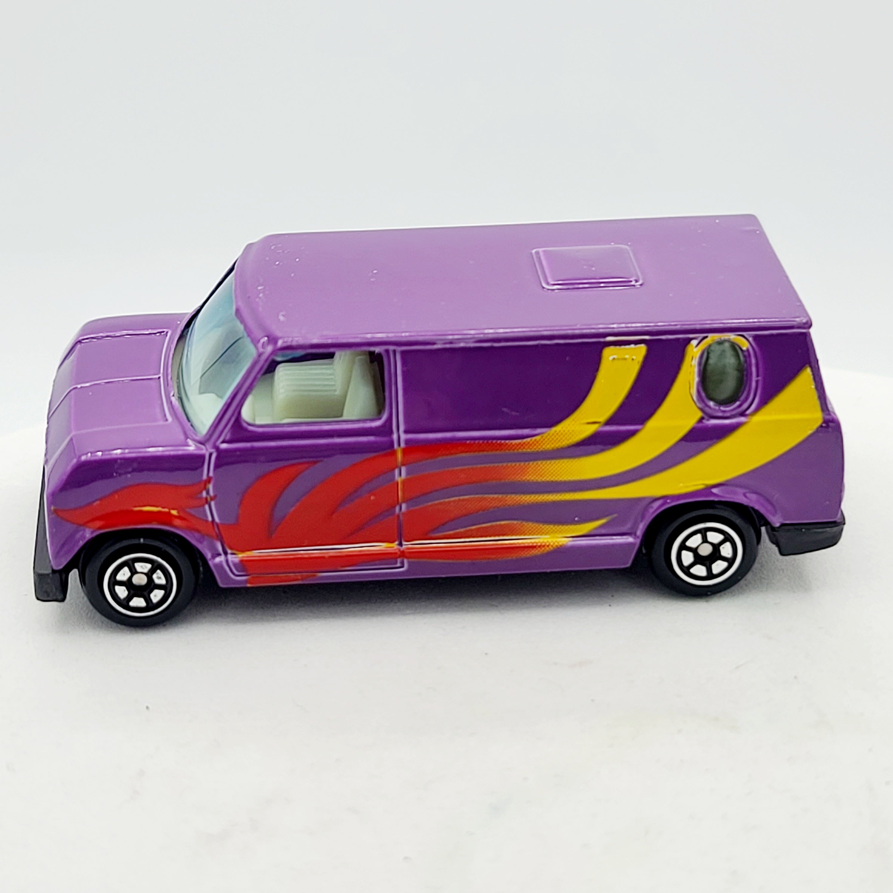 Yatming Ford Econoline Van No. 1501 - Approx. 1:64, Purple
