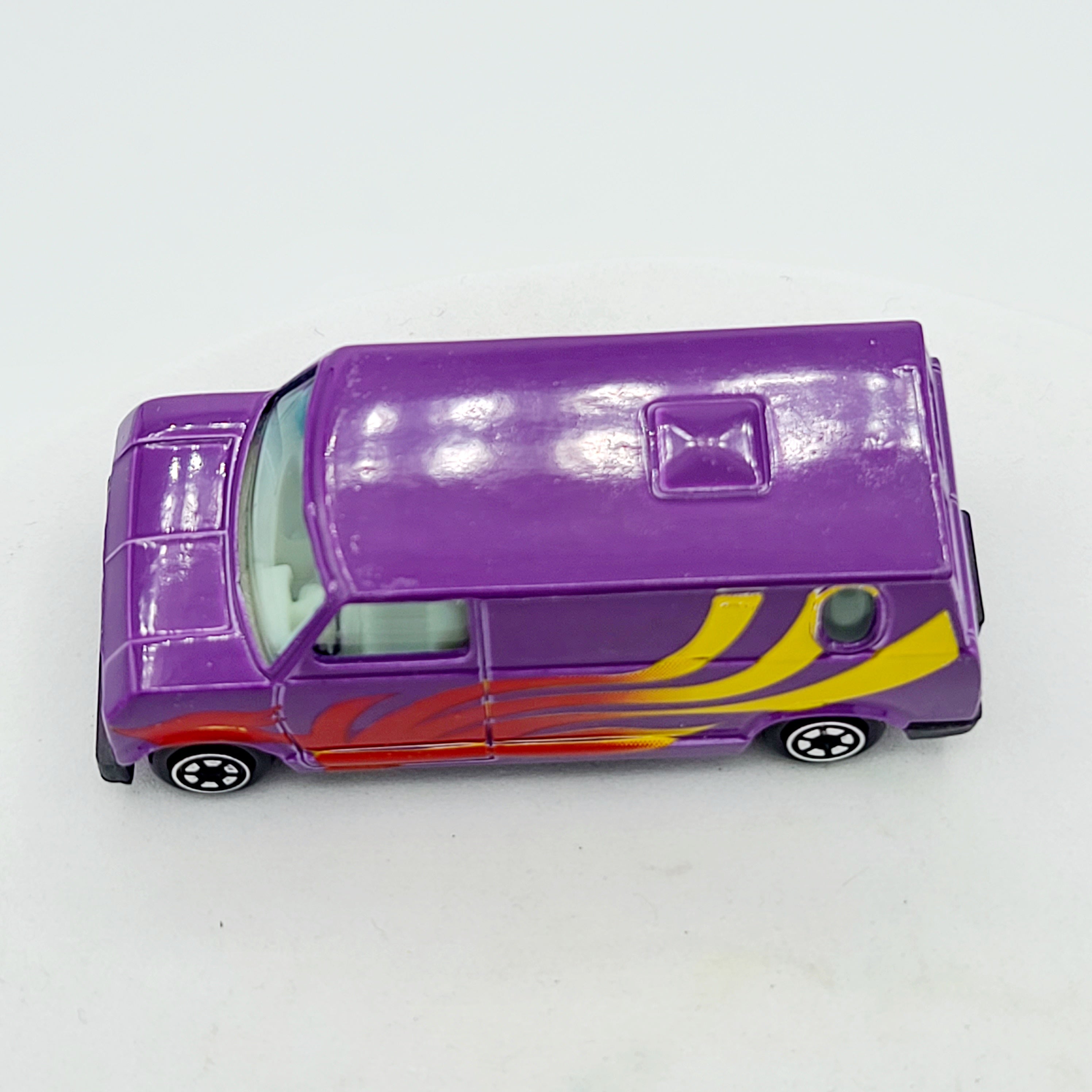 Yatming Ford Econoline Van No. 1501 - Approx. 1:64, Purple