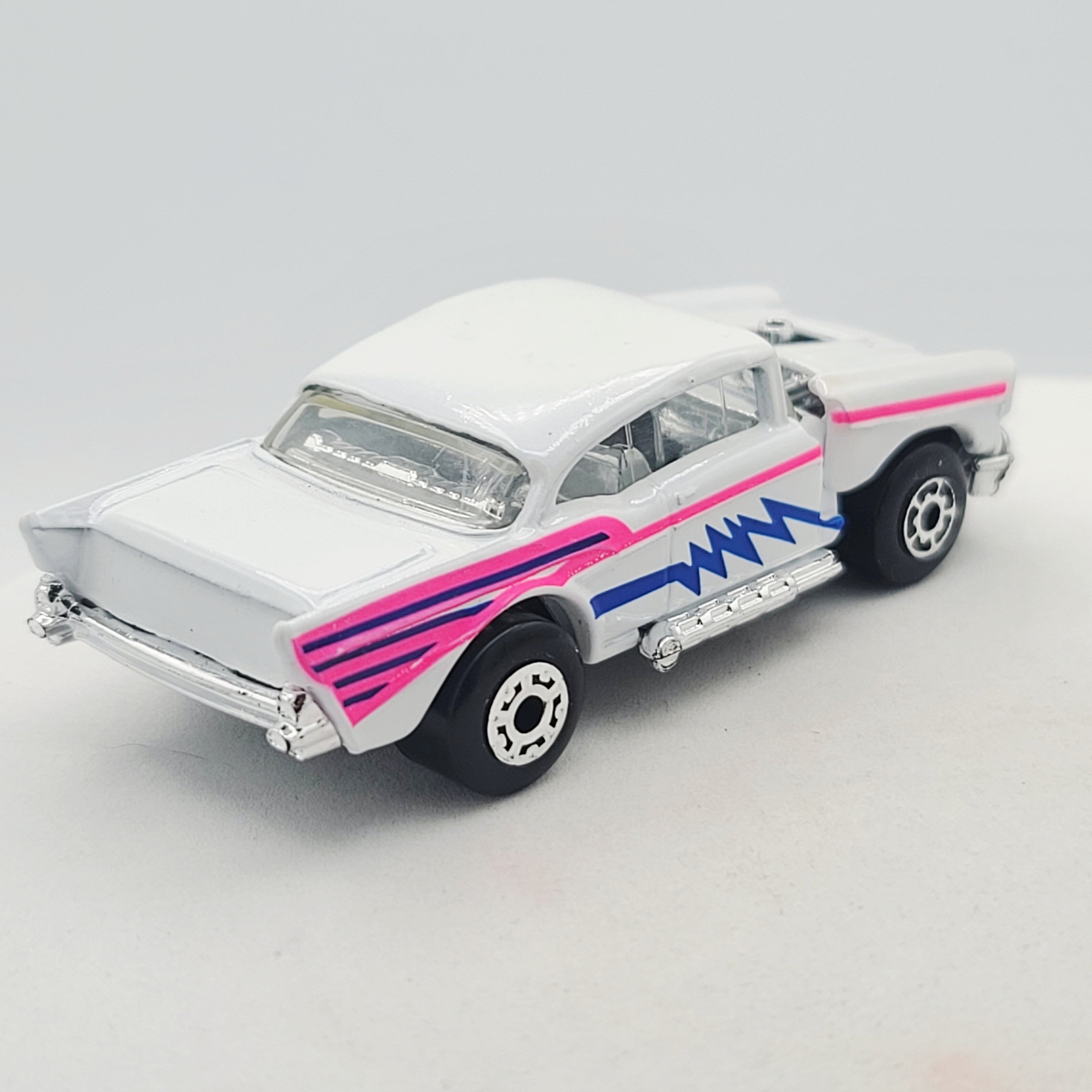 Matchbox '57 Chevy Bel Air w/ Original Box (1996 MBX Basics 1-75)