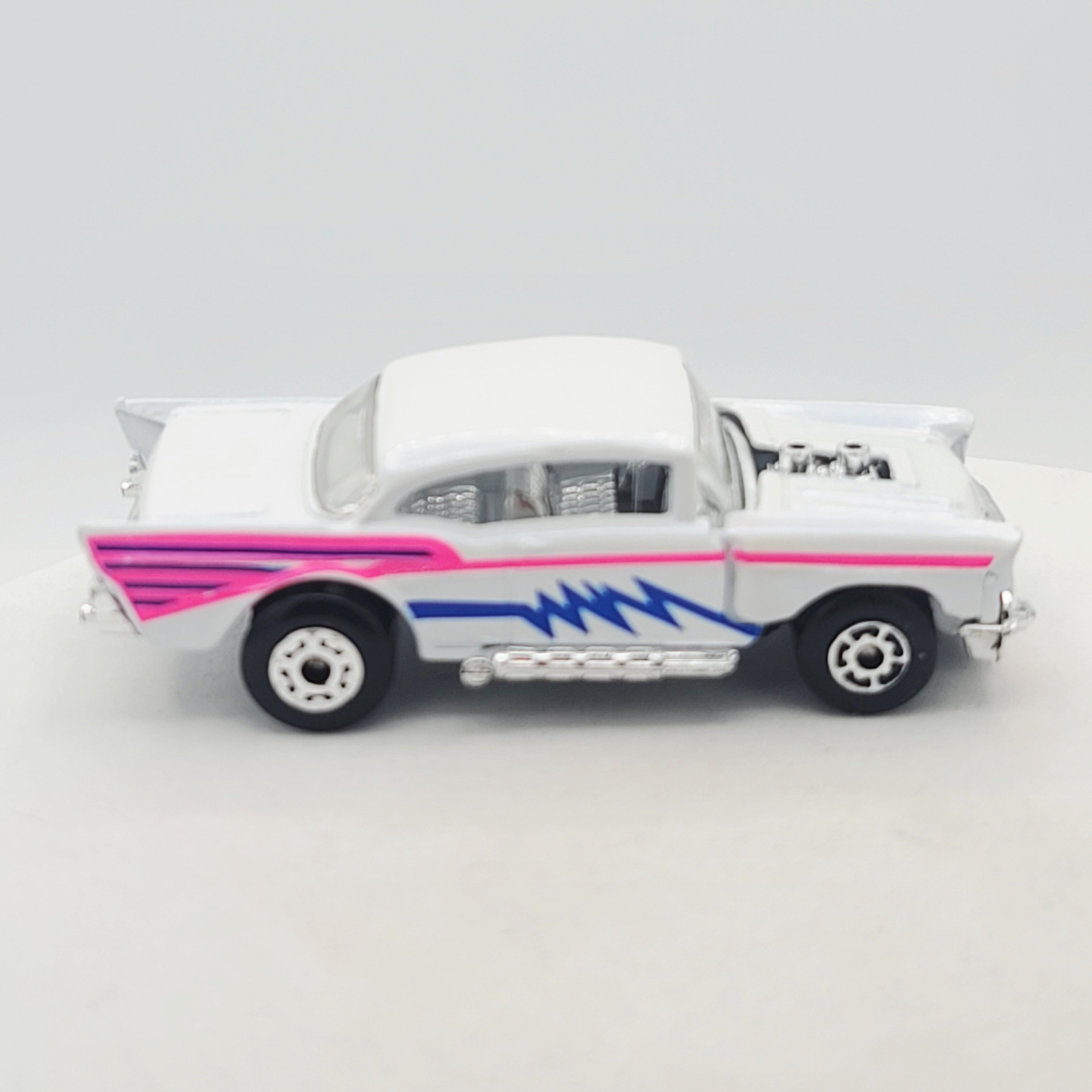 Matchbox '57 Chevy Bel Air w/ Original Box (1996 MBX Basics 1-75)