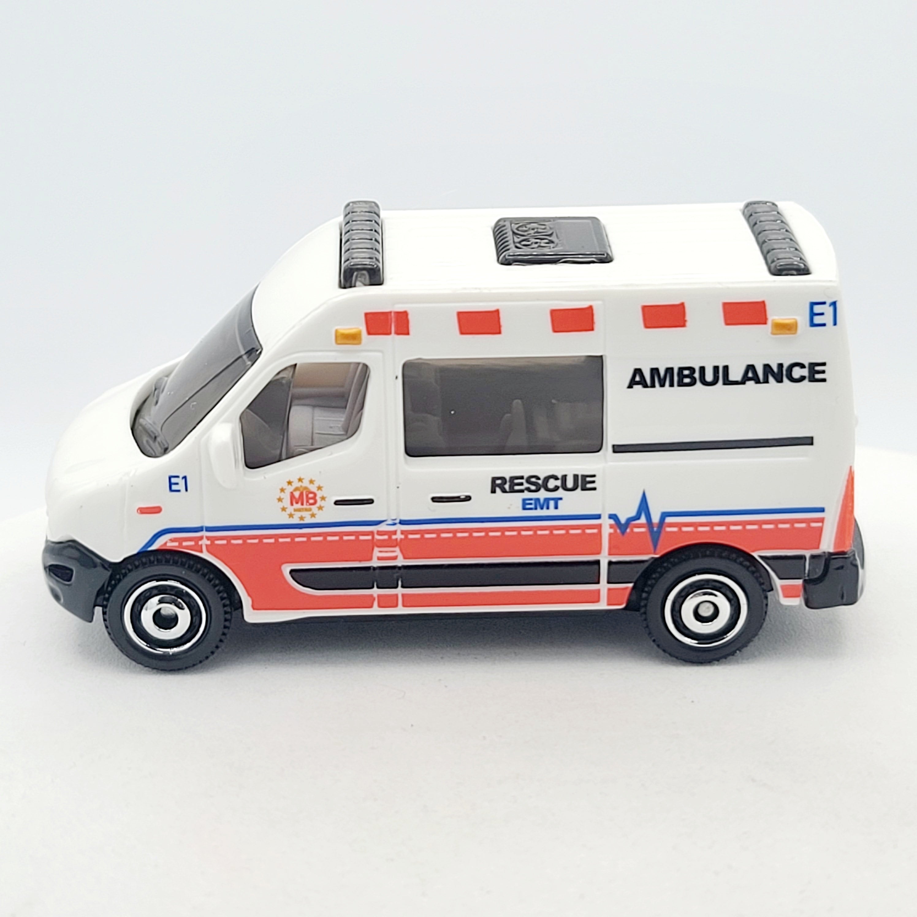 Matchbox Renault Master Ambulance (2025 MBX 5 Pack Exclusive - Rescue V)
