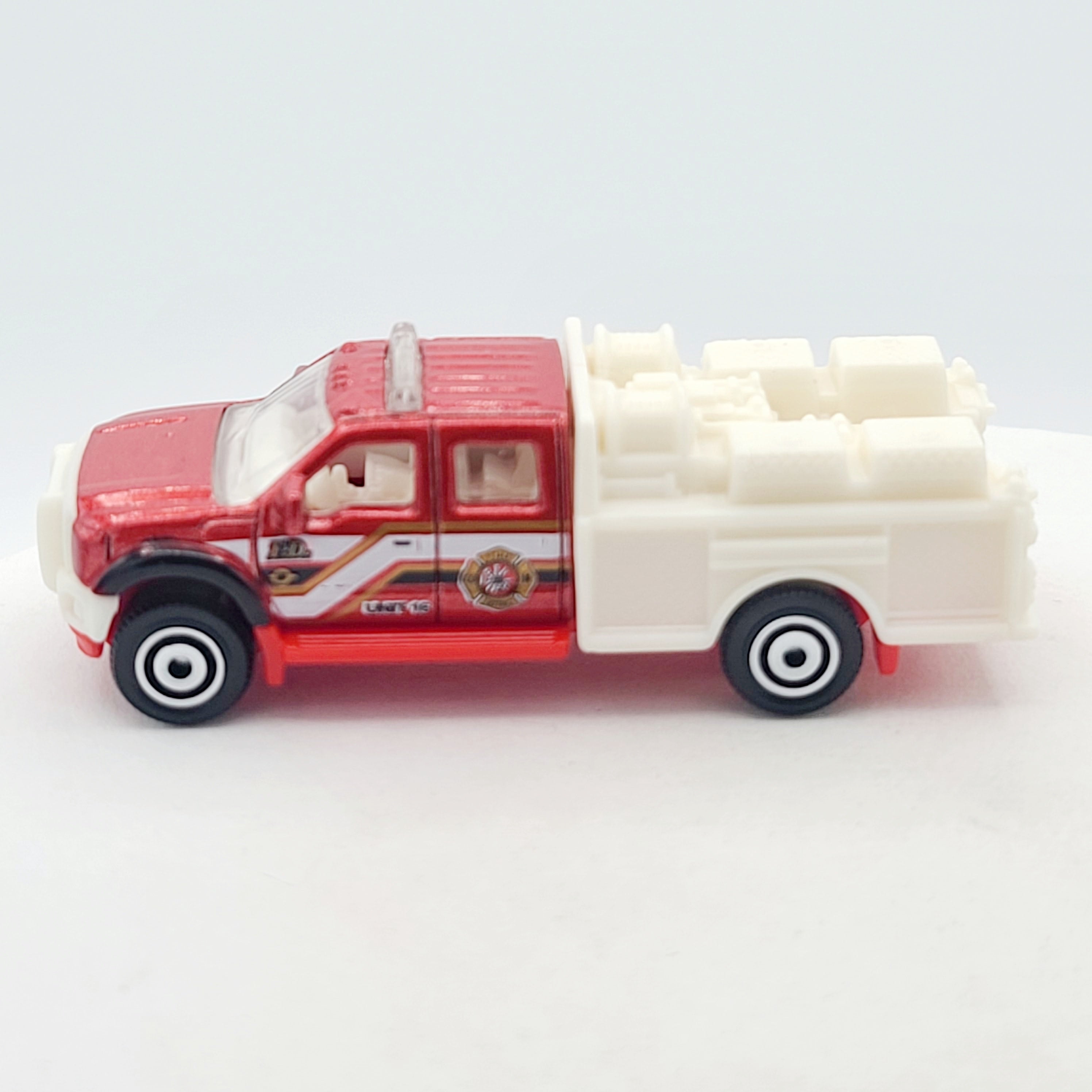Matchbox Ford F-550 Super Duty Fire Truck (2016 MBX Basic - Heroic Rescue)
