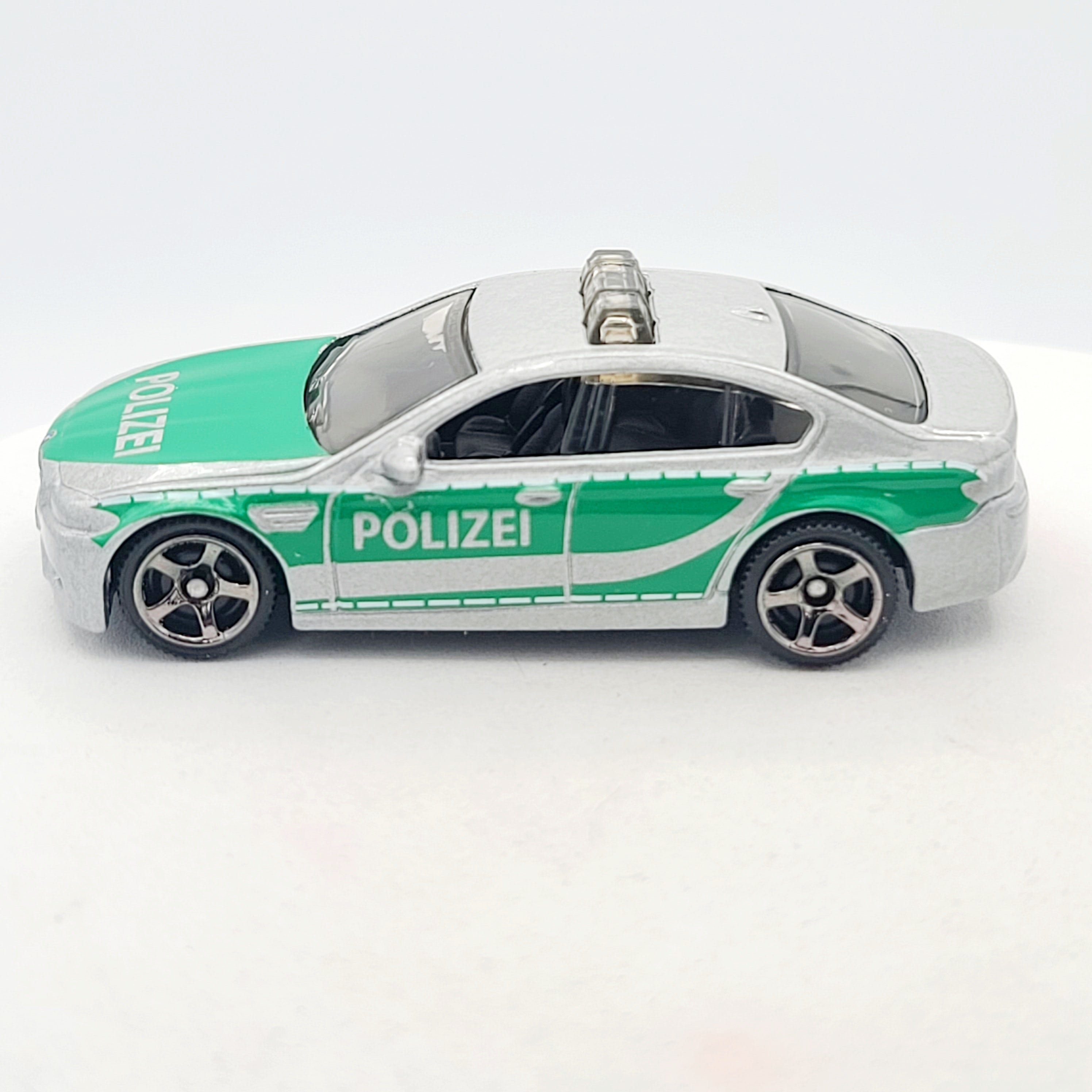 Matchbox BMW M5 Police "Polizei" (2015 MBX Basic - Heroic Rescue)