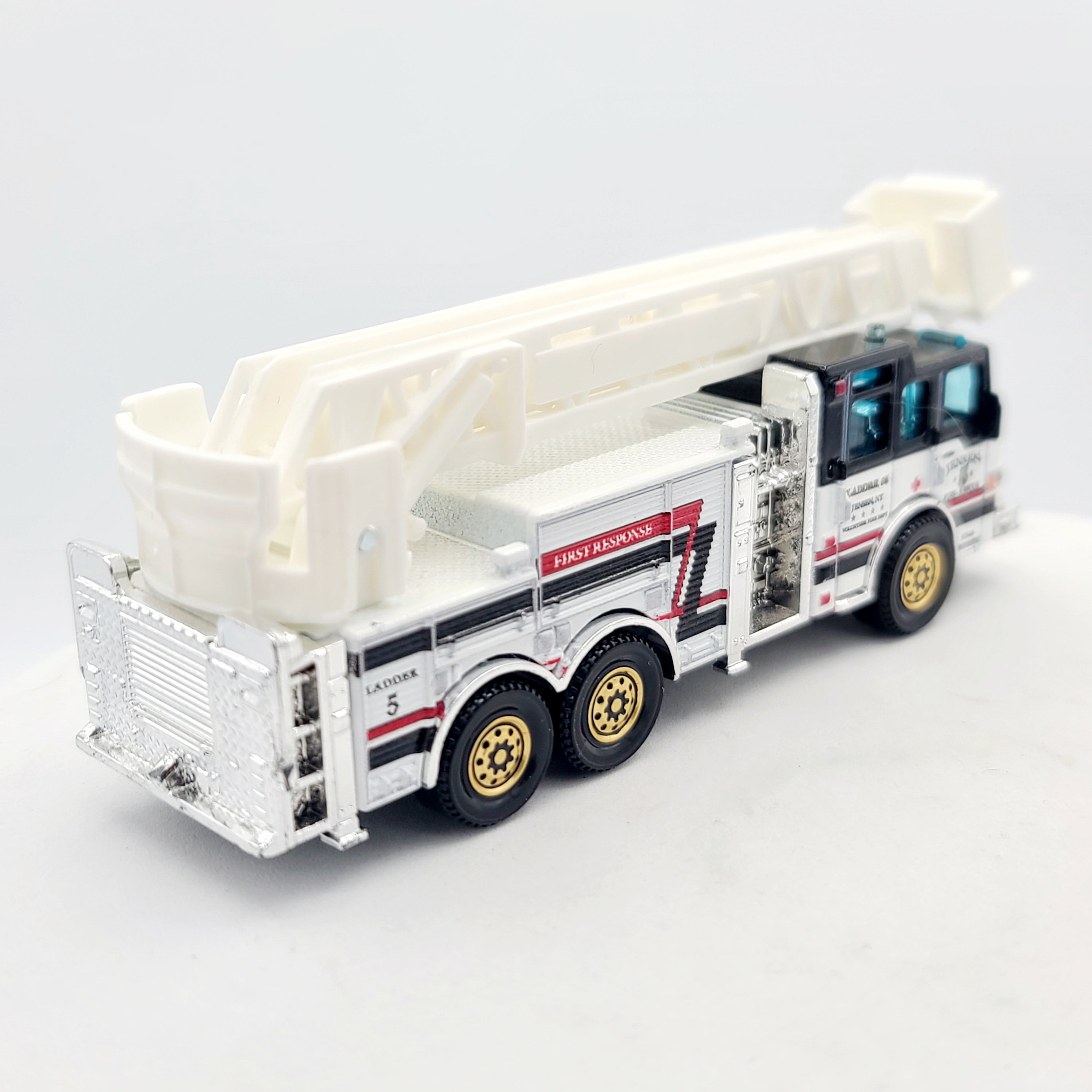 Matchbox Pierce Velocity Aerial Platform Fire Truck (2019 Working Rigs)