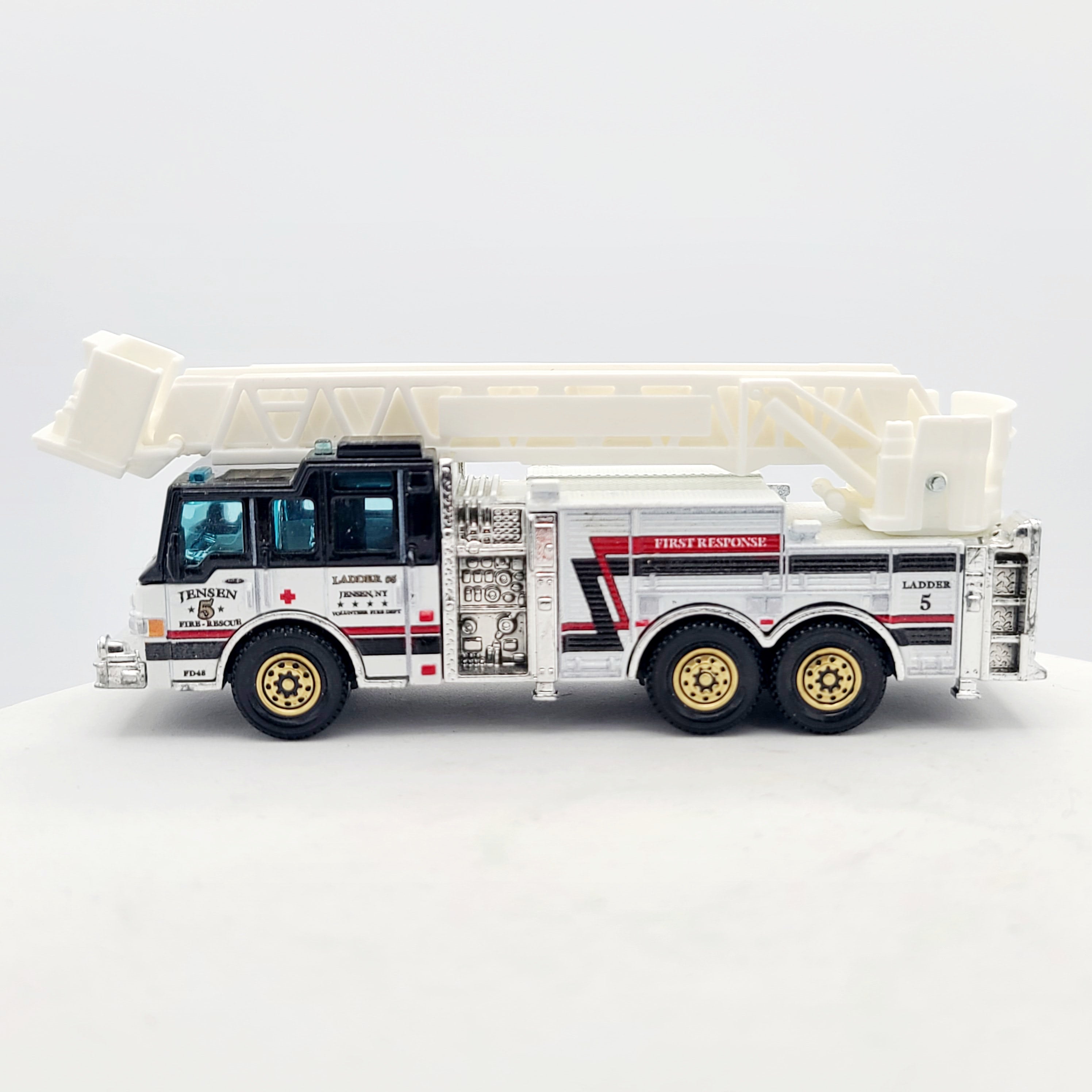 Matchbox Pierce Velocity Aerial Platform Fire Truck (2019 Working Rigs)