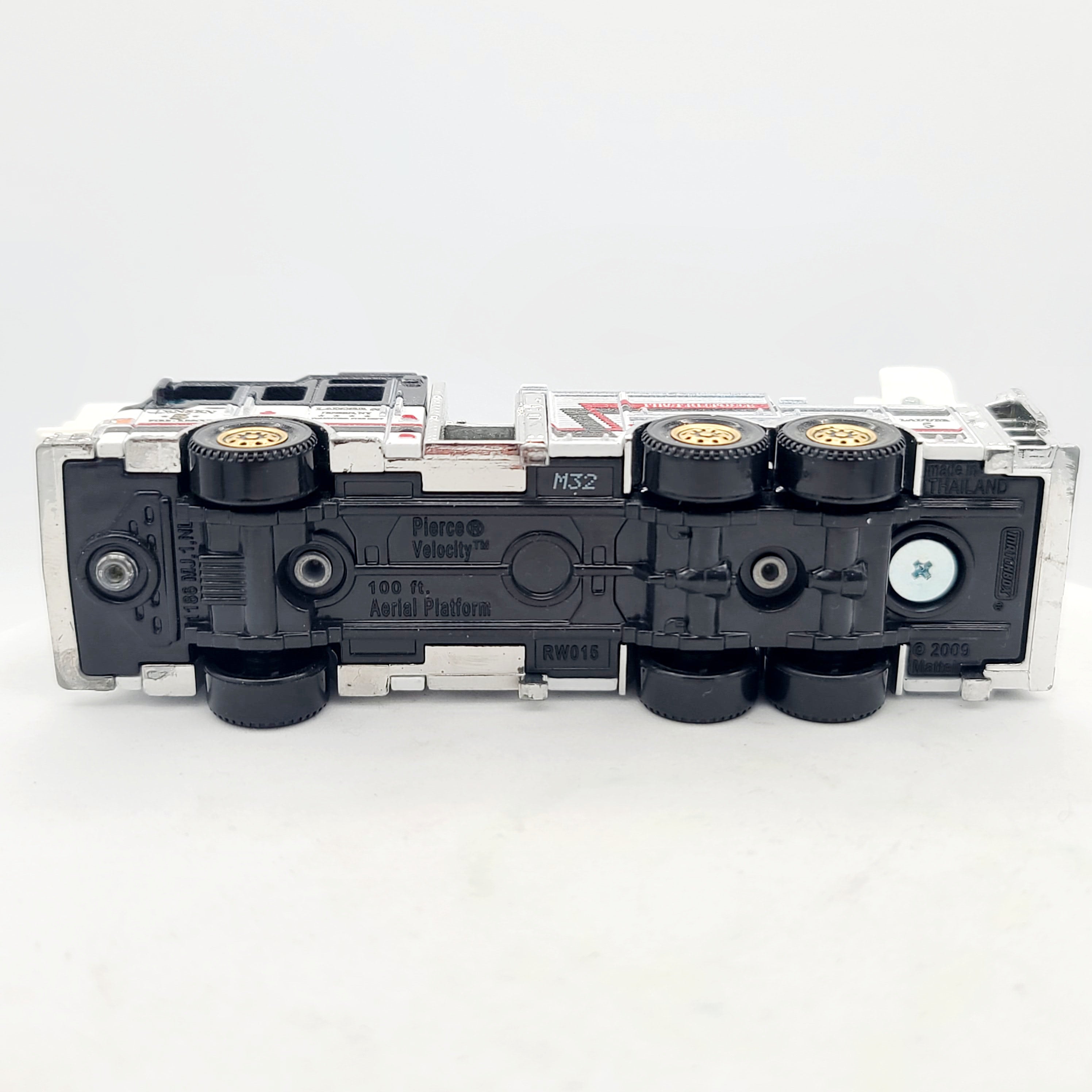 Matchbox Pierce Velocity Aerial Platform Fire Truck (2019 Working Rigs)