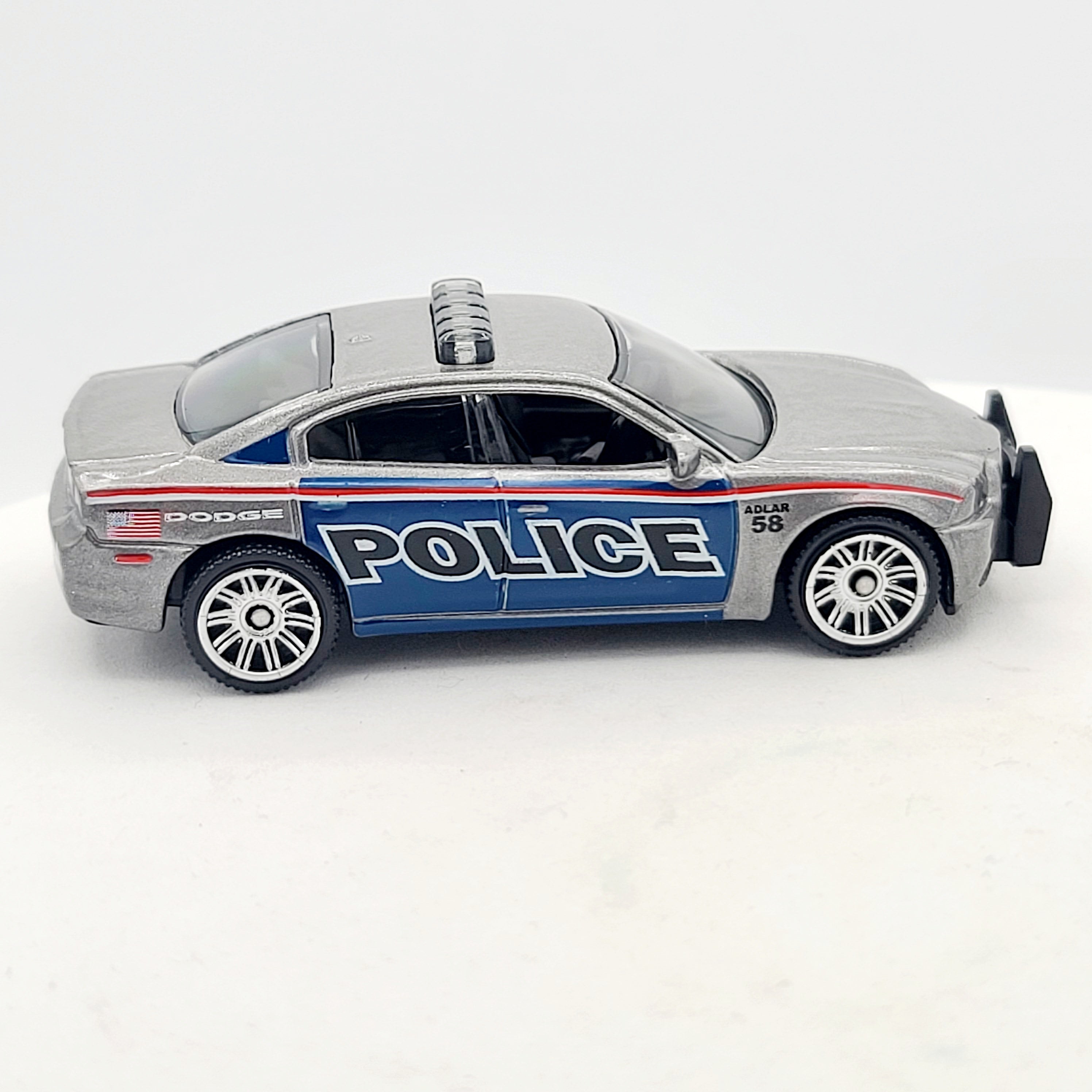 Matchbox Dodge Charger Pursuit "Police" (2016 MBX Basic - Heroic Rescue)