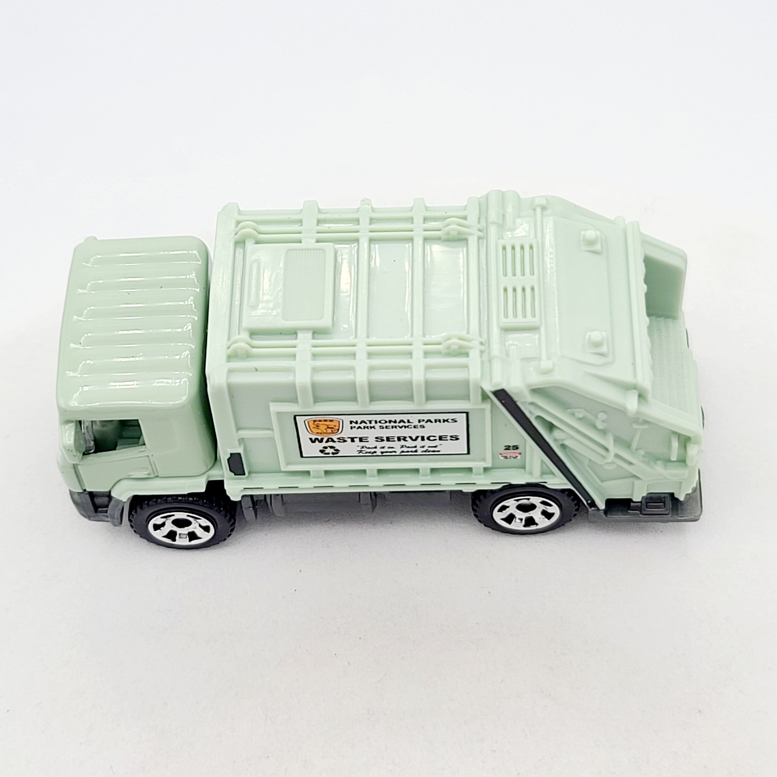 Matchbox MBX Garbage King / '08 Garbage Truck - "National Parks" (2019 MBX Basic - Service)
