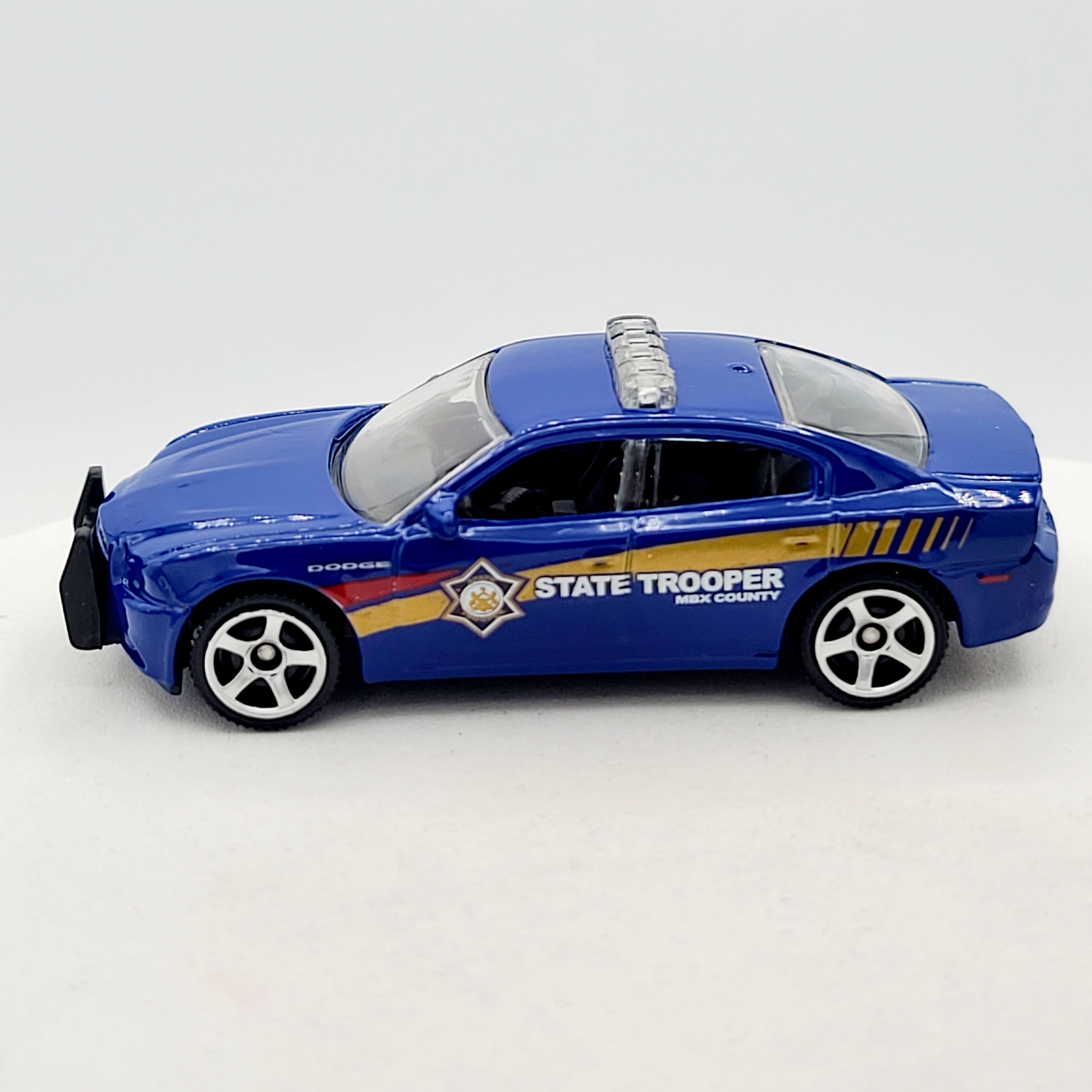 Matchbox Dodge Charger Pursuit "State Police" (2015 MBX Basic - Heroic Rescue)