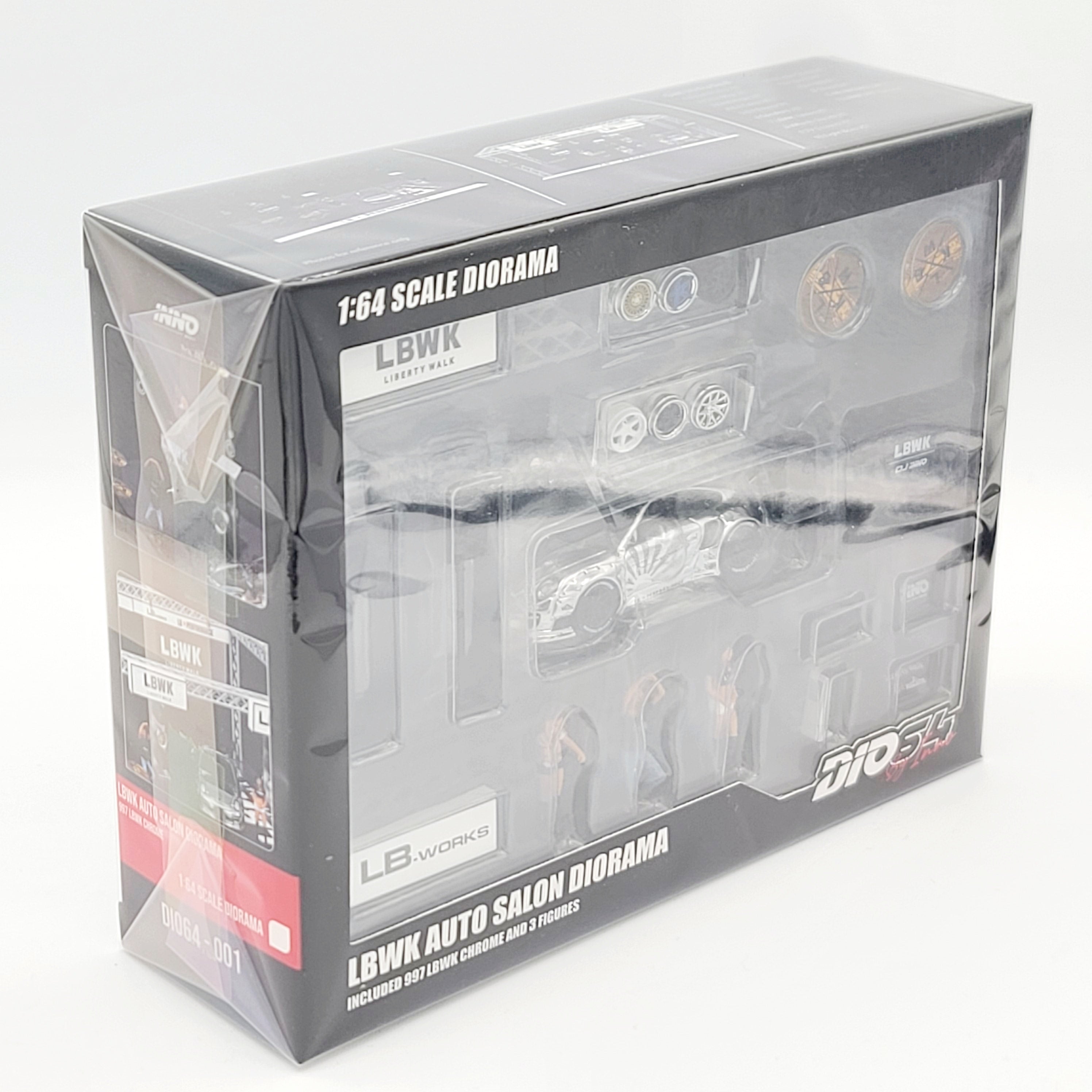 INNO64 - LBWK Auto Salon Diorama w/ Chrome Porsche 997 & figures - 1:6