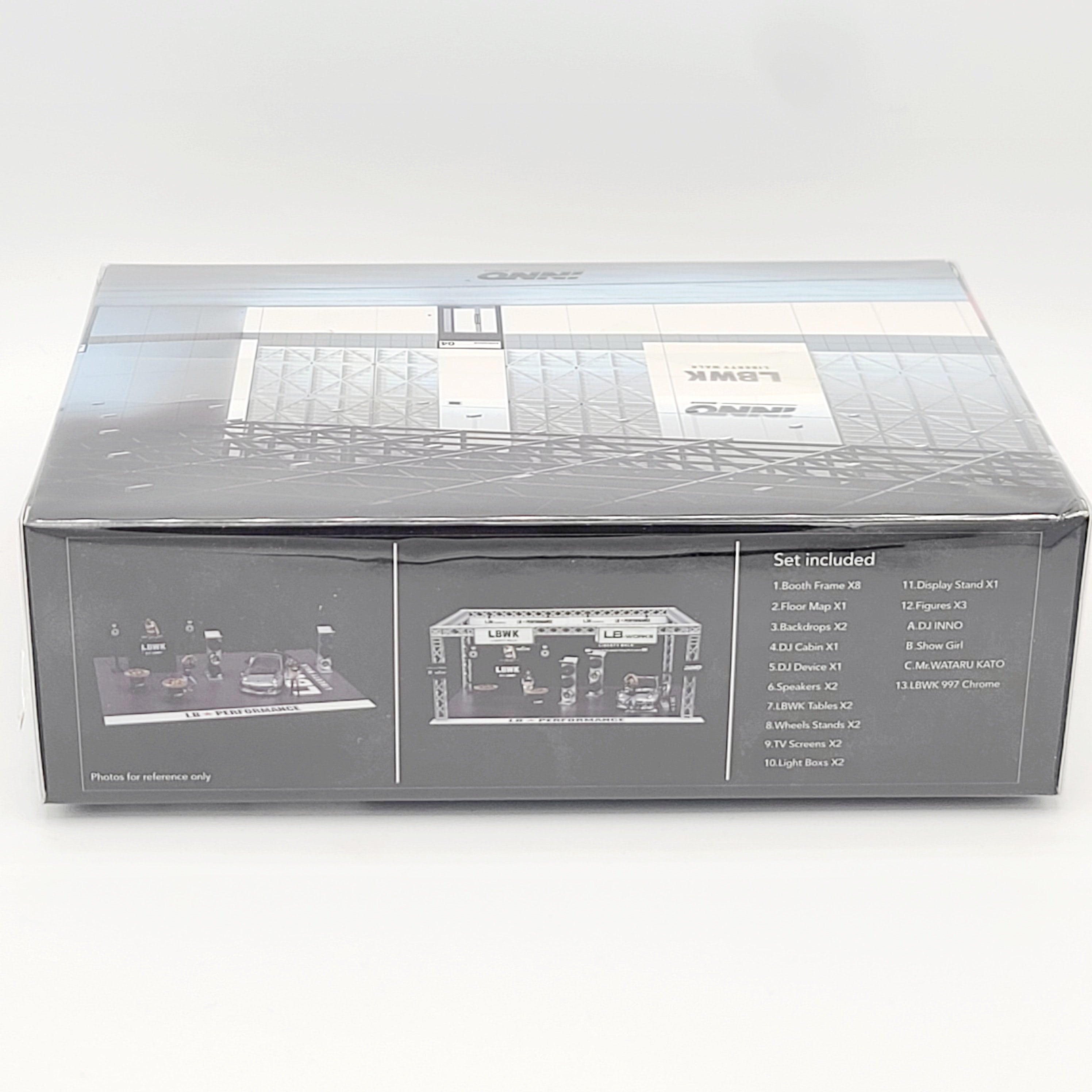 INNO64 - LBWK Auto Salon Diorama w/ Chrome Porsche 997 & figures - 1:64, Liberty Walk (Dio64)