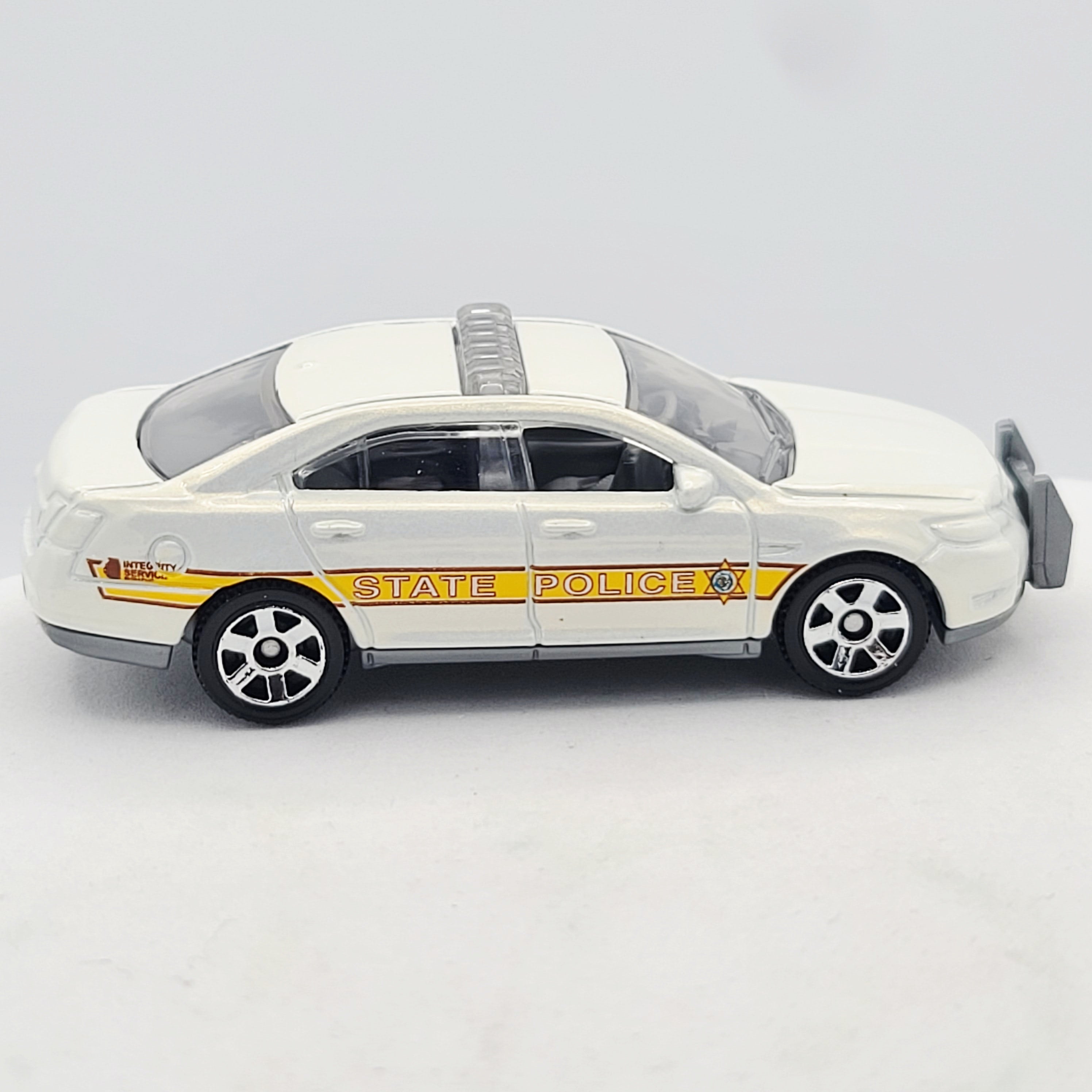 Matchbox Ford Police Interceptor Sedan "Illinois State Police" (2017 MBX Open Road-Sters 5 Pack - Multipack Exclusive)