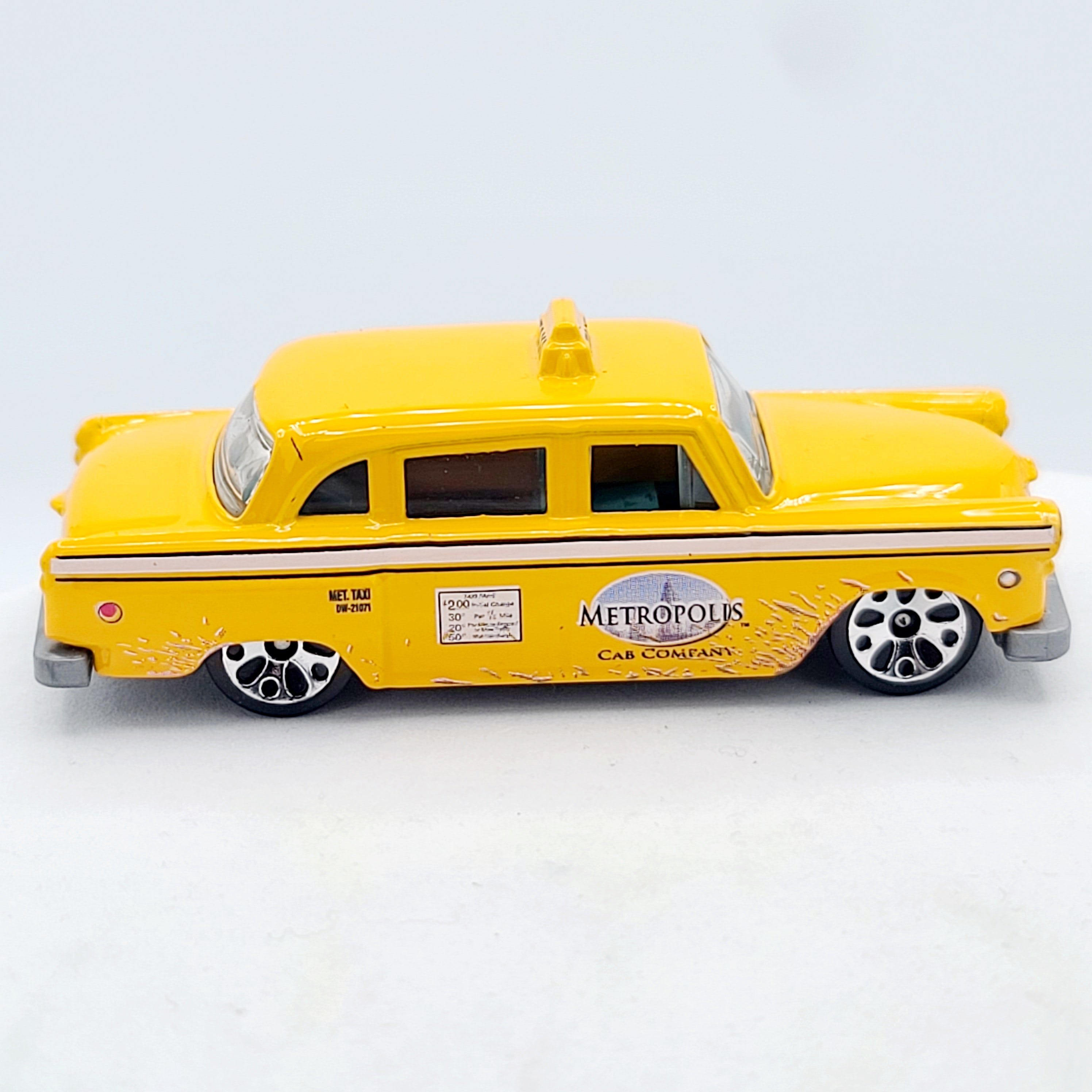 Matchbox Checker Cab A10 Taxi "Metropolis" (2006 MBX 5 Pack Exclusive - Superman)