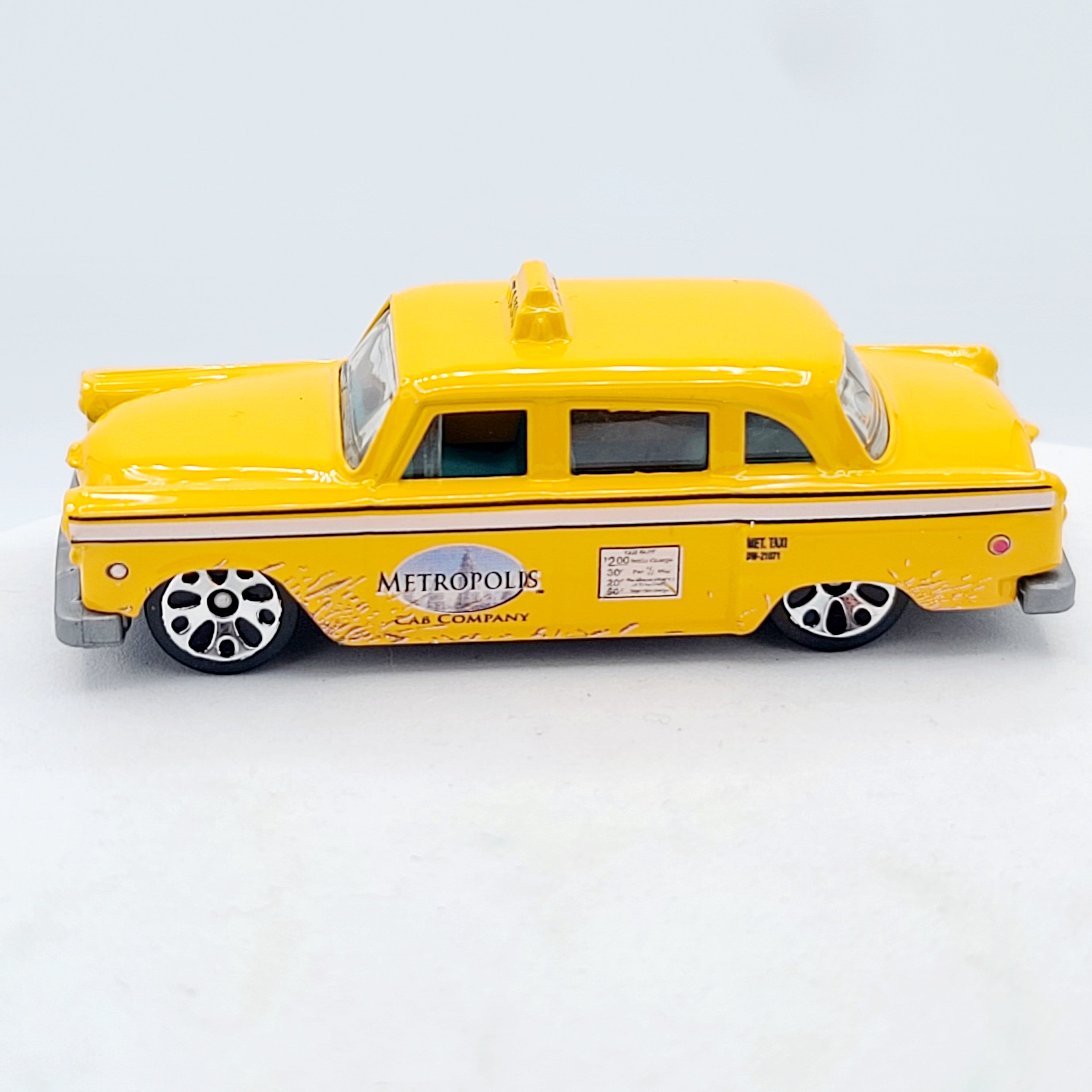 Matchbox Checker Cab A10 Taxi "Metropolis" (2006 MBX 5 Pack Exclusive - Superman)