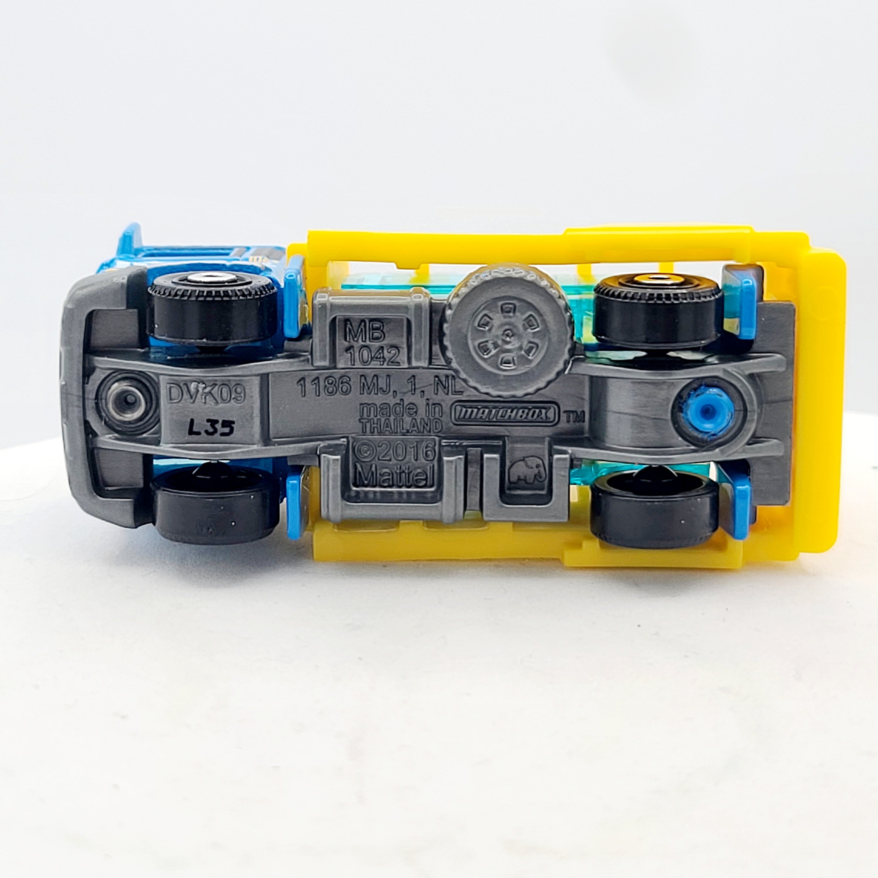 Matchbox MBX Glass King Truck "INC Construction" (2018 MBX Basic - Service)