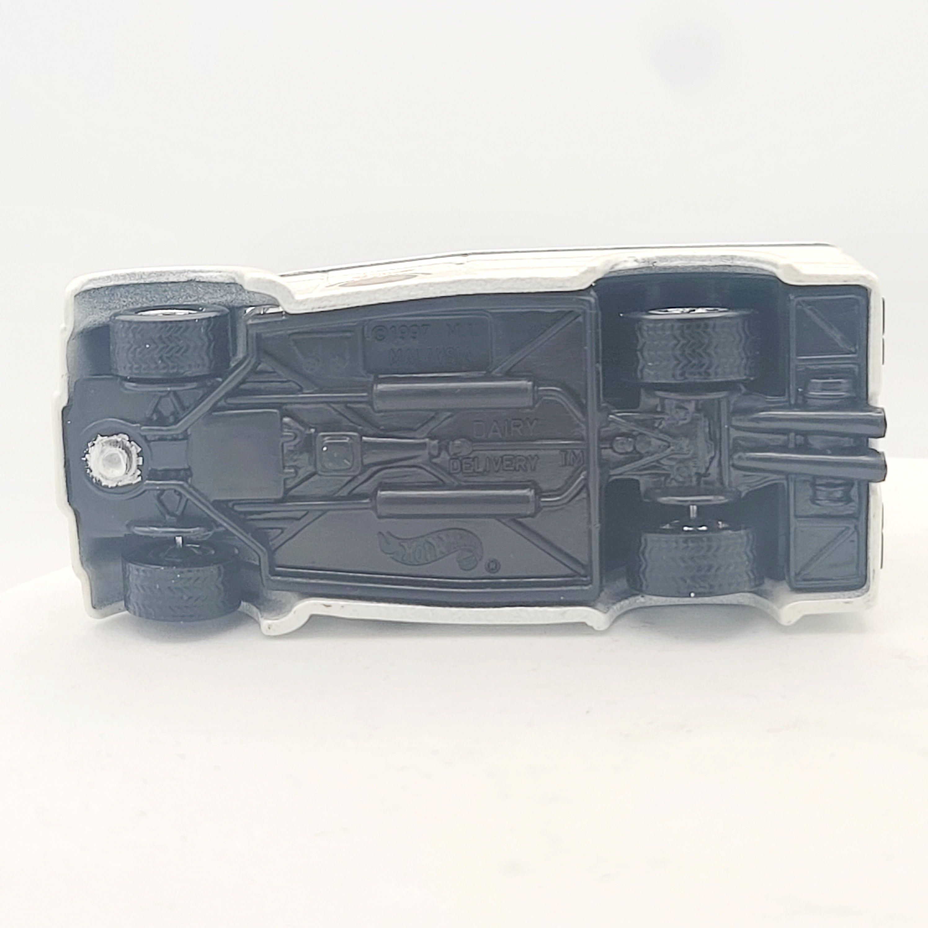 Hot Wheels Dairy Delivery Divco Milk Truck - Madison, Wisconsin (1999 HW Cop Rods)