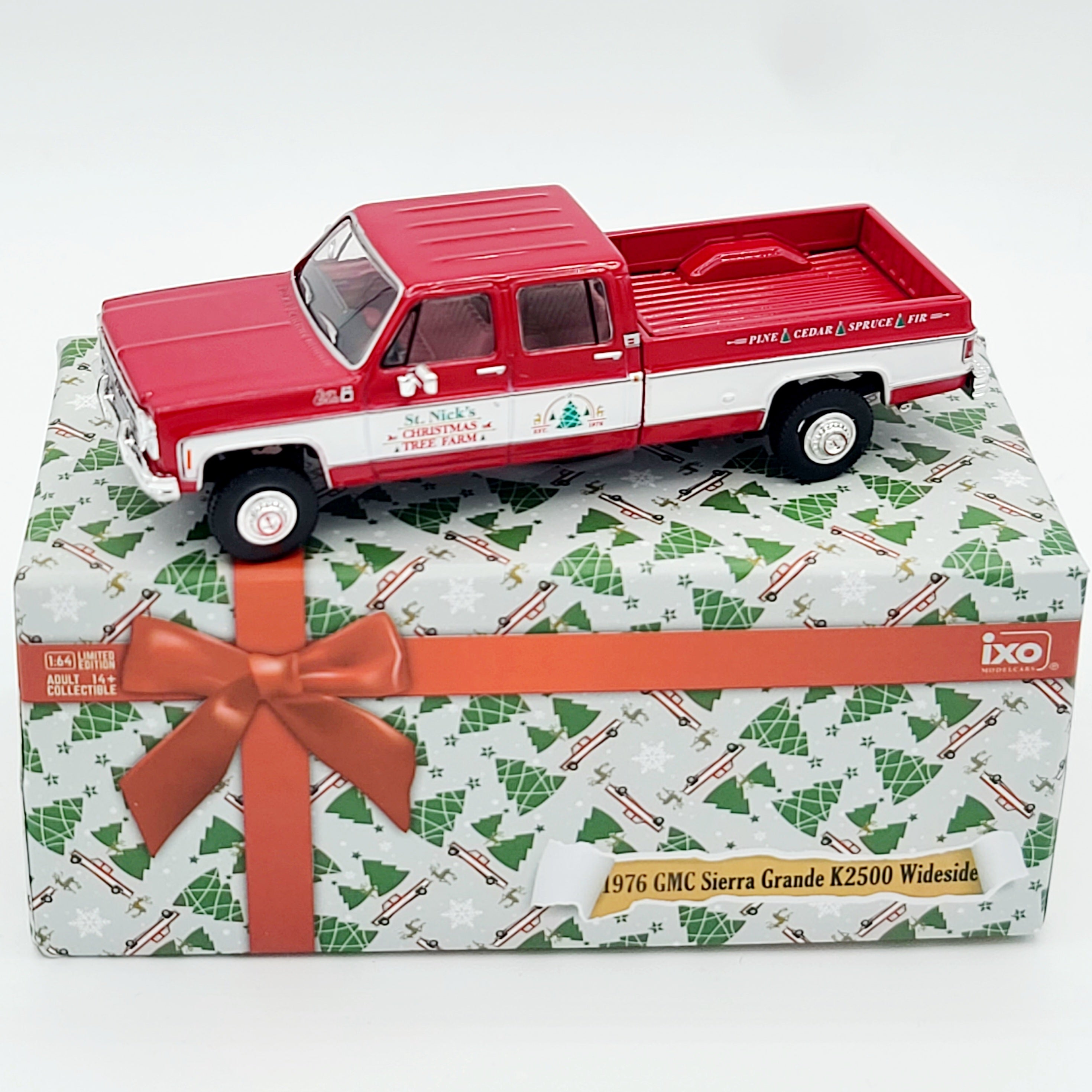 IXO - Camion GMC Sierra K2500 Del 1976 In Scala 1:64 - Edizione Limitata St. Nick's Christmas Tree Farm - Foto 4