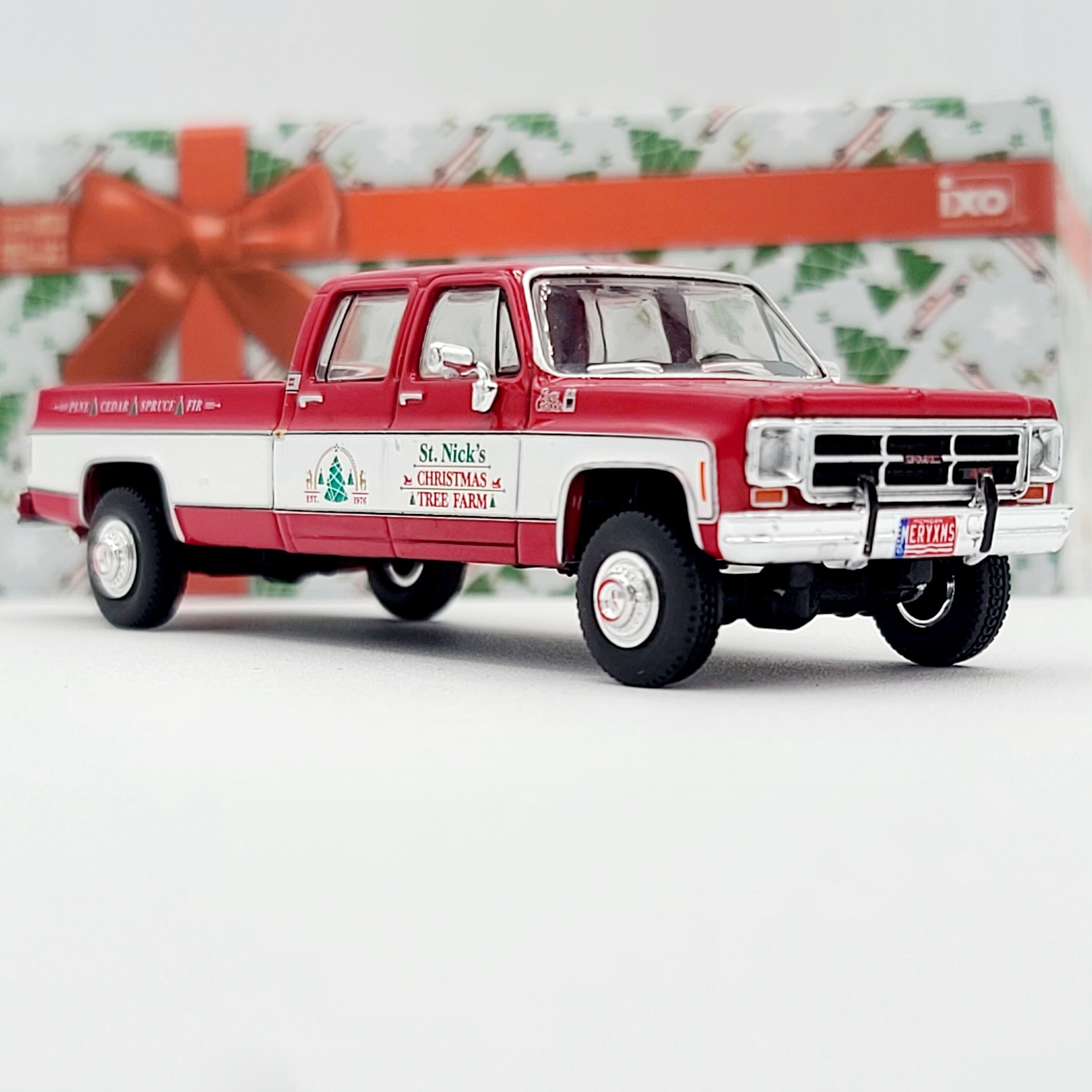IXO Model Cars '76 GMC Sierra Grande K2500 Crew Cab "St Nick's Christmas Tree Farm" - 1:64 (2025 Limited Edition)